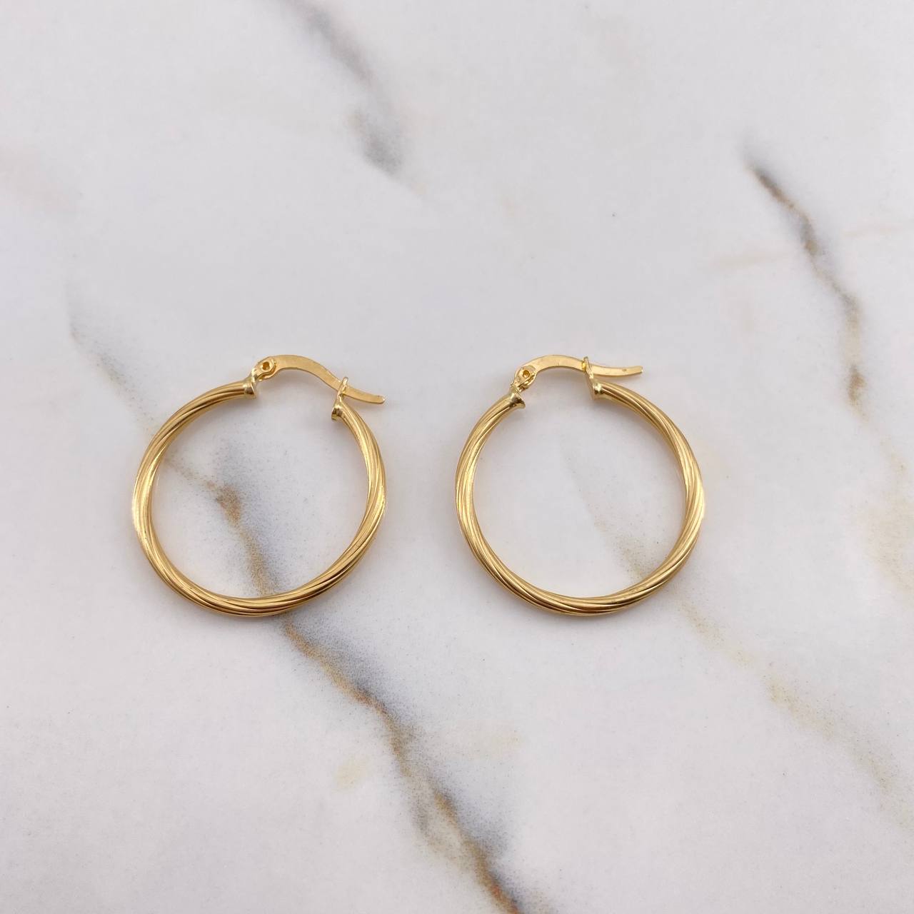 Candongas Juli 2.9gr / 2.8cm / Rayadas Oro Amarillo 18K #