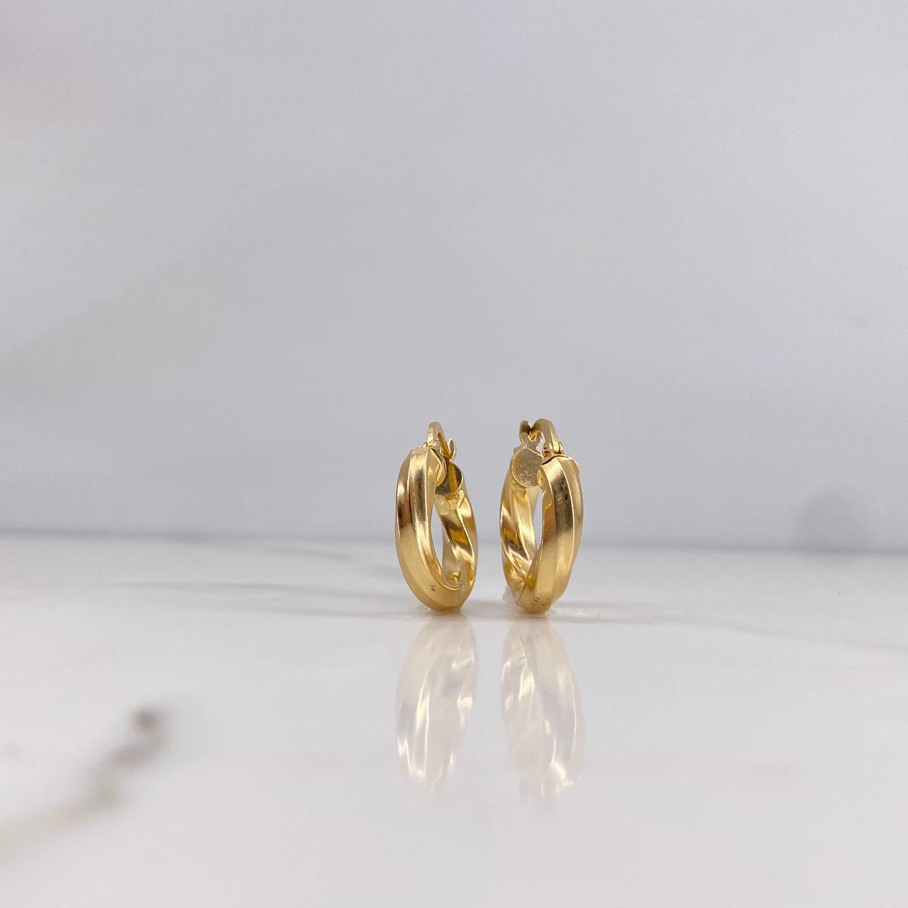 Hoop Earrings Hoop Earrings 2.3gr / 1.9cm / 18K Yellow Gold #