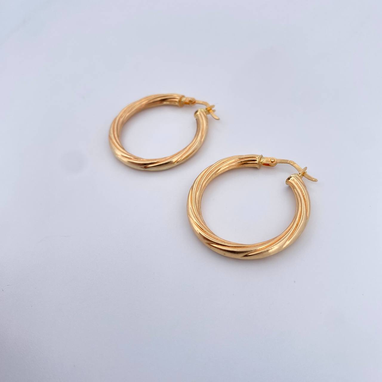 Hoop Earrings Mary 2.8gr / 3cm / Striped 18K Yellow Gold $