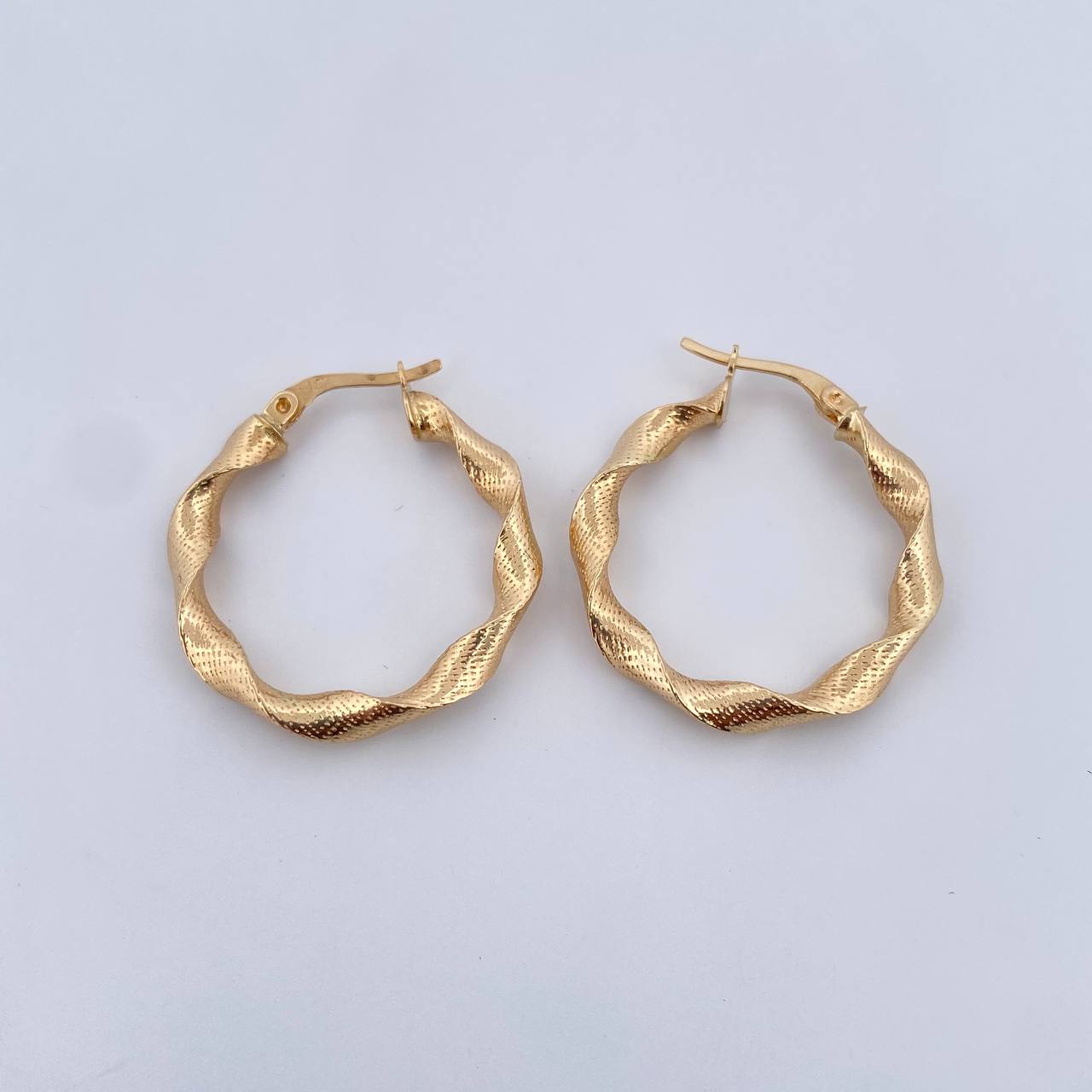 Hoop Earrings Snake 2.75gr / 2.8cm / Twisted 18K Yellow Gold $