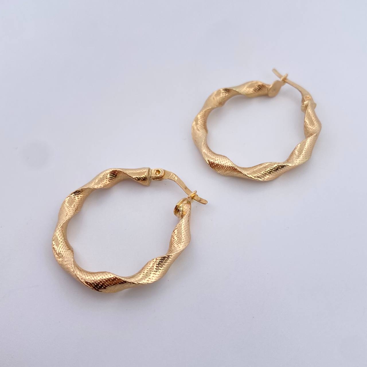 Hoop Earrings Snake 2.75gr / 2.8cm / Twisted 18K Yellow Gold $