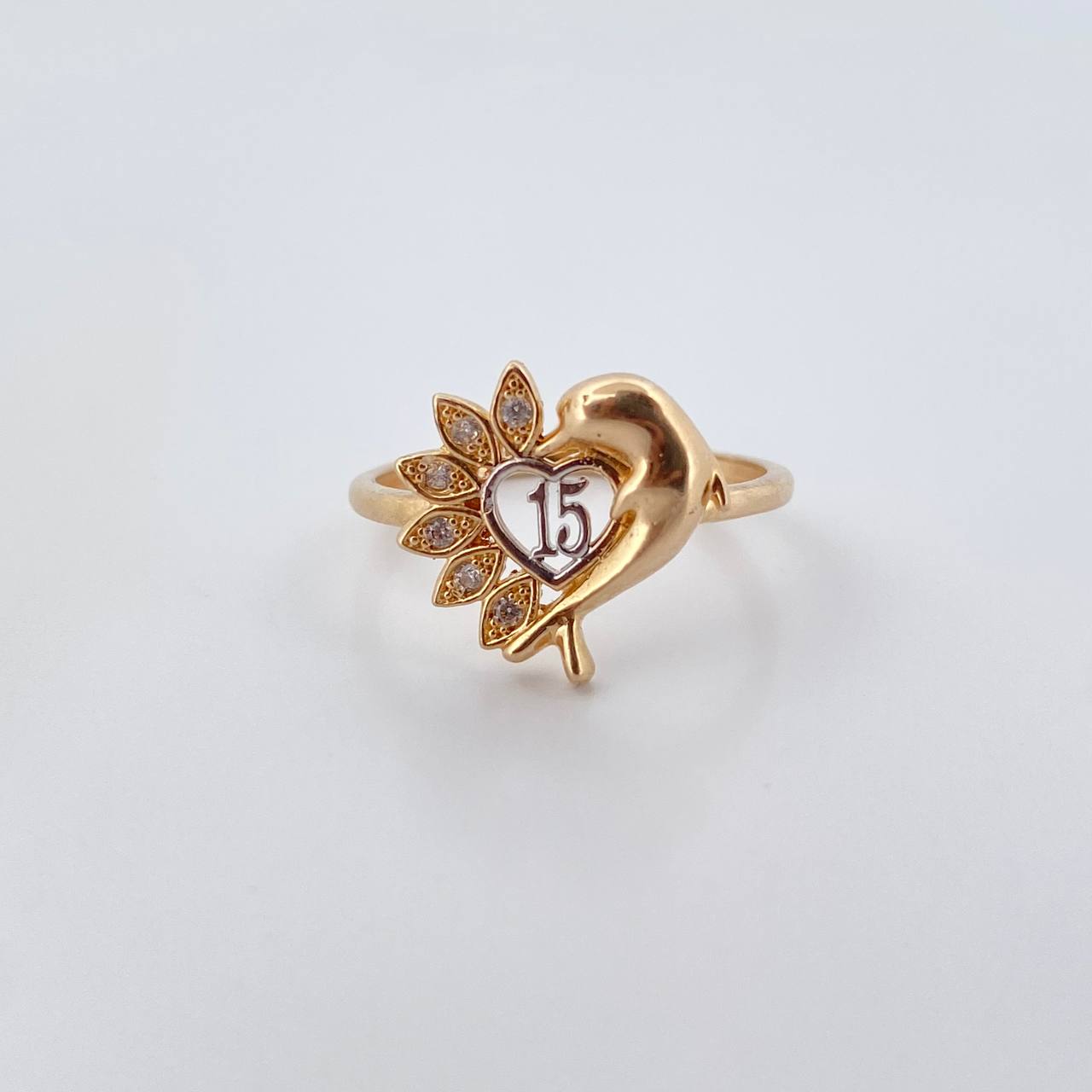 Anillo Flor Delfin 15's 2.5gr / T7 1/4 / Circones Blancos Dos Oros Amarillo Blanco 18K $
