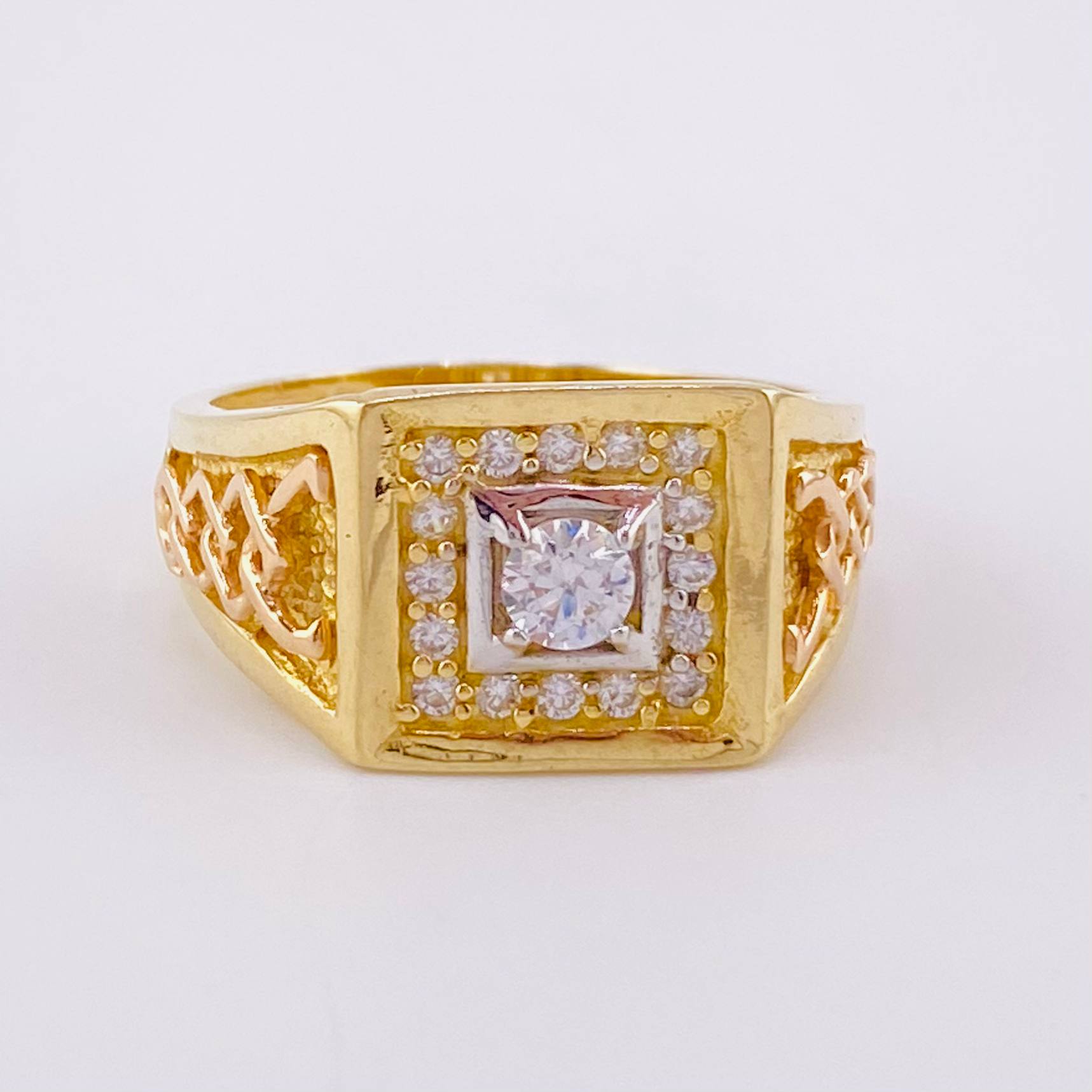 Elegant Glow Ring 5.95g / T10 Three Golds 18K