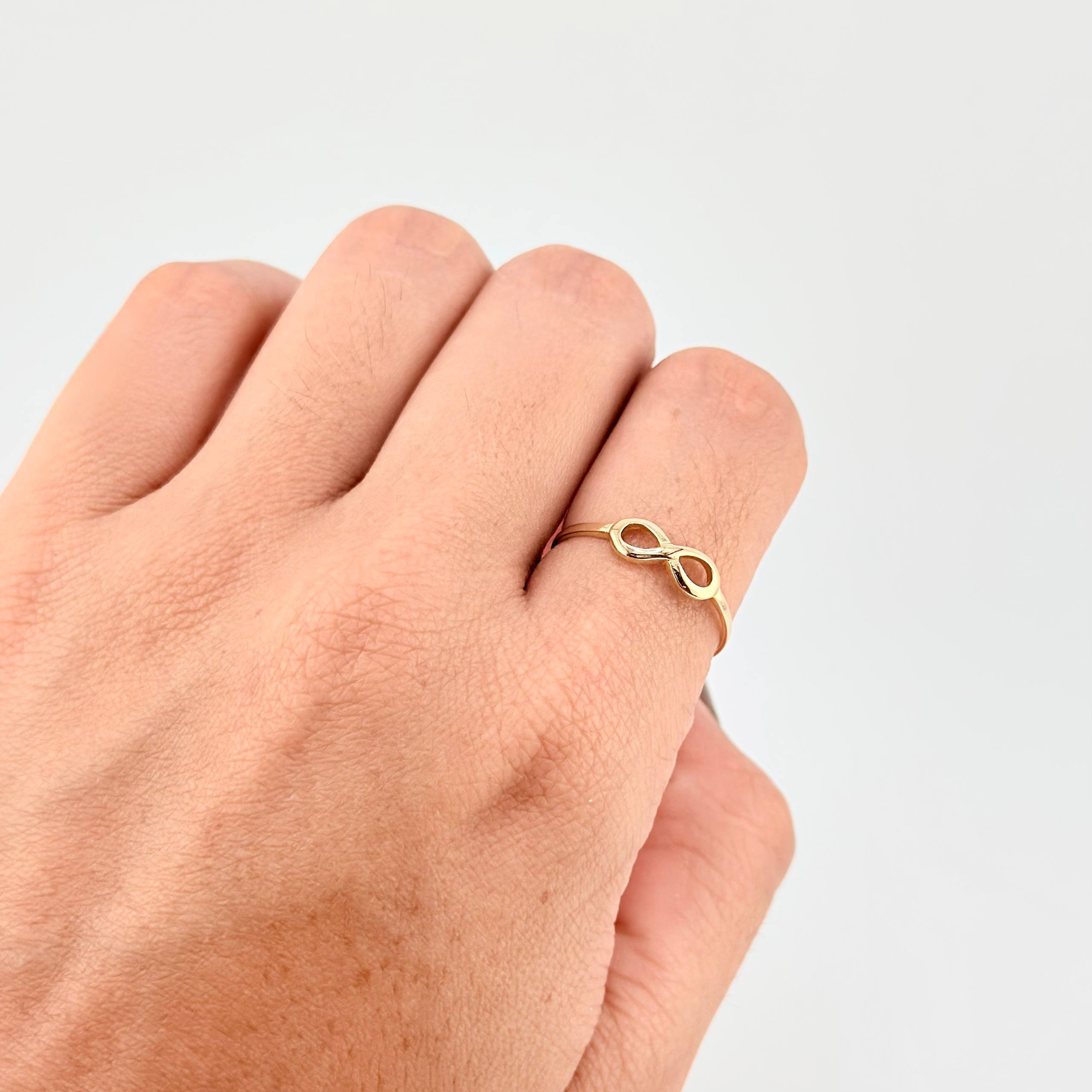 Anillo Infinito 1.1g / T7 3/4 Oro Amarillo 18K