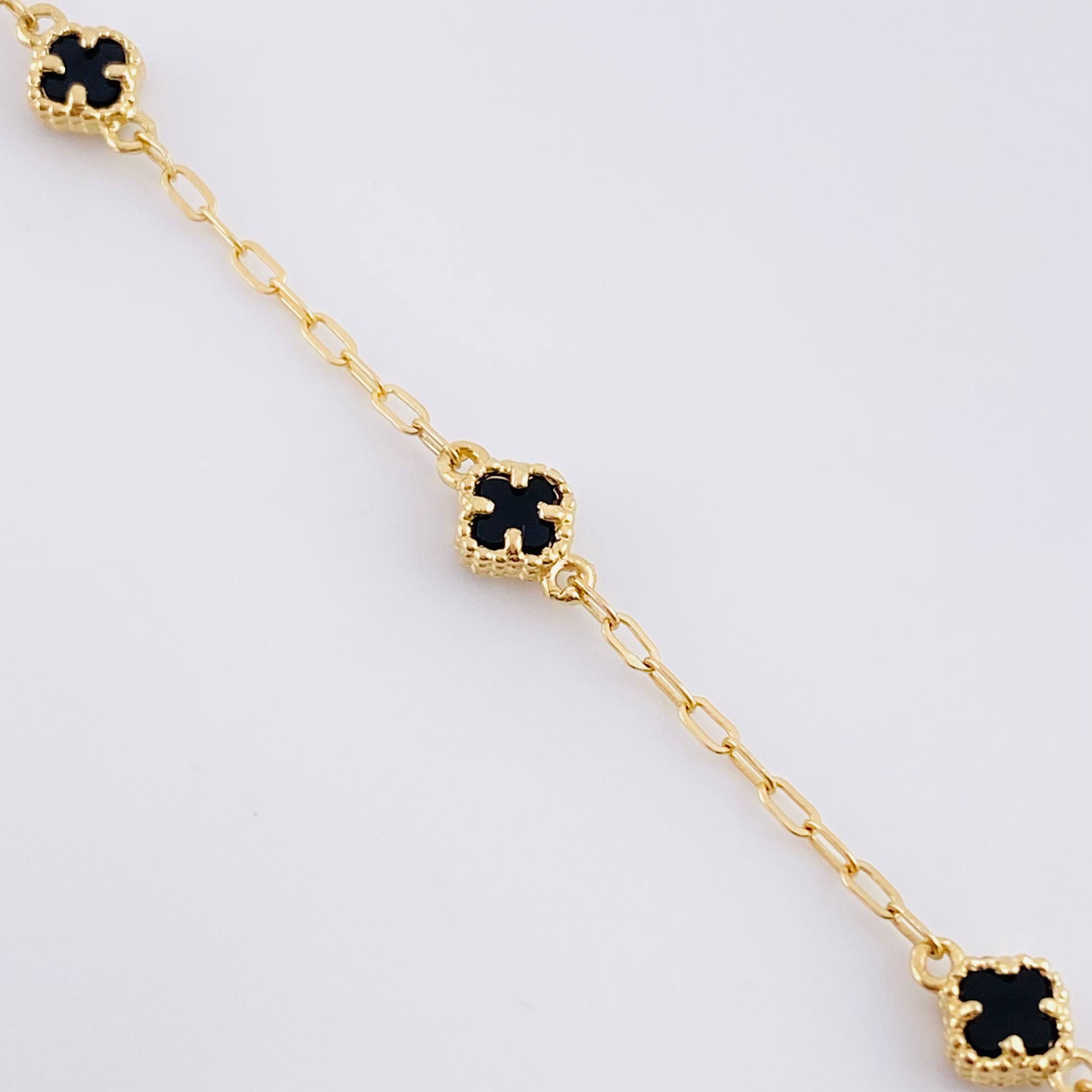 Pulso Trébol Cajón 2.65g / 8 in / 1.7mm Oro Amarillo 18K