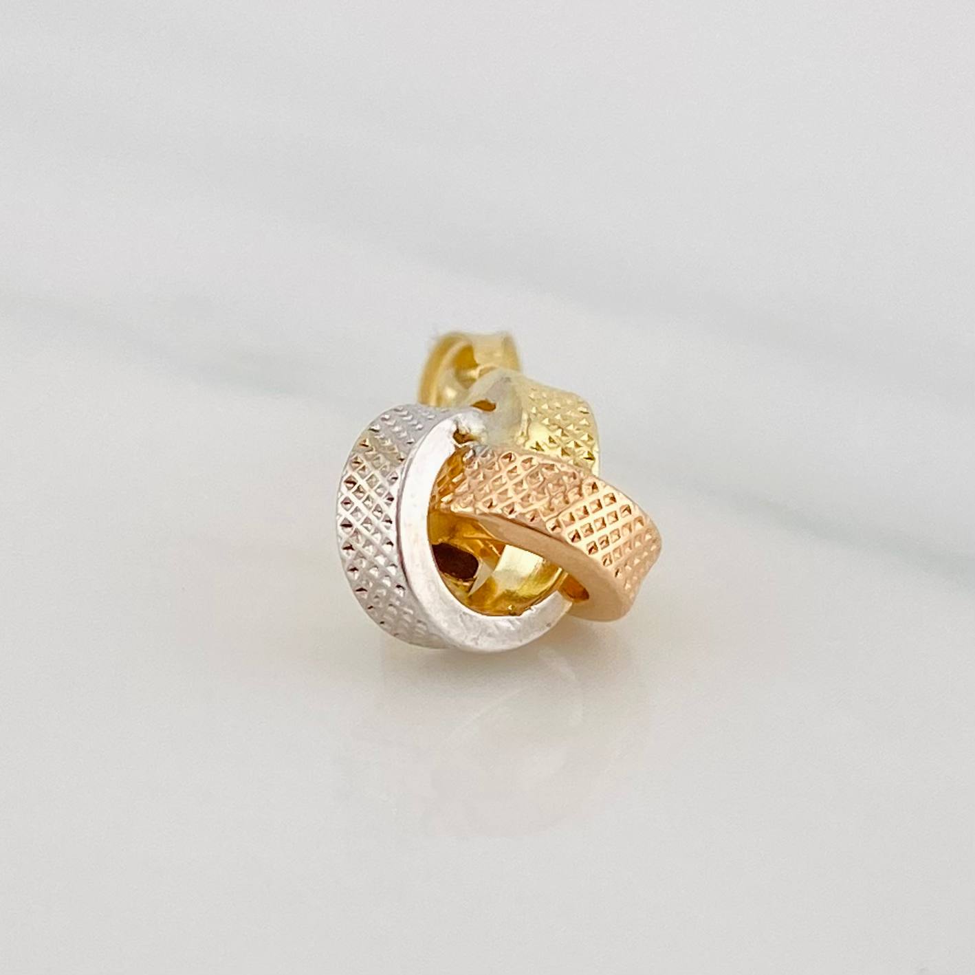 Pendant Knot 0.55g / 1/2 in Three Golds 18K