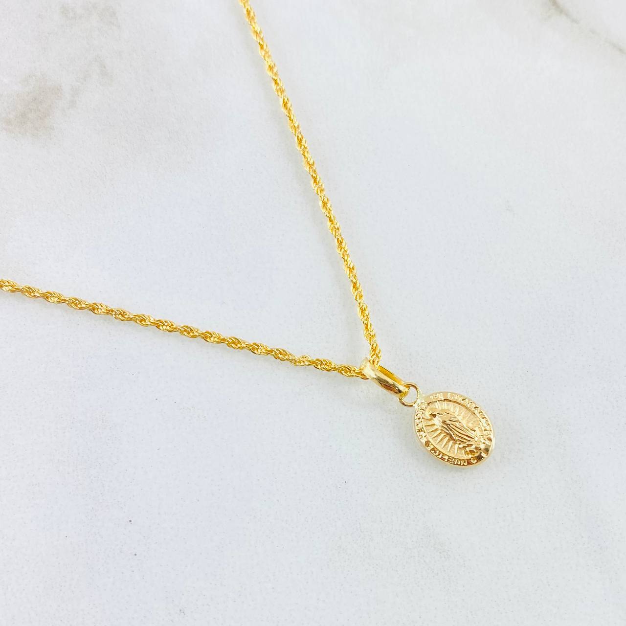 Set Cadena y Dije Lazo + Virgen Guadalupe 1.3gr / 17 3/4 in / Oro Amarillo 18K