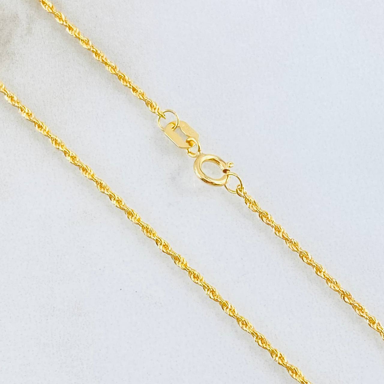 Set Cadena y Dije Lazo + Virgen Guadalupe 1.3gr / 17 3/4 in / Oro Amarillo 18K