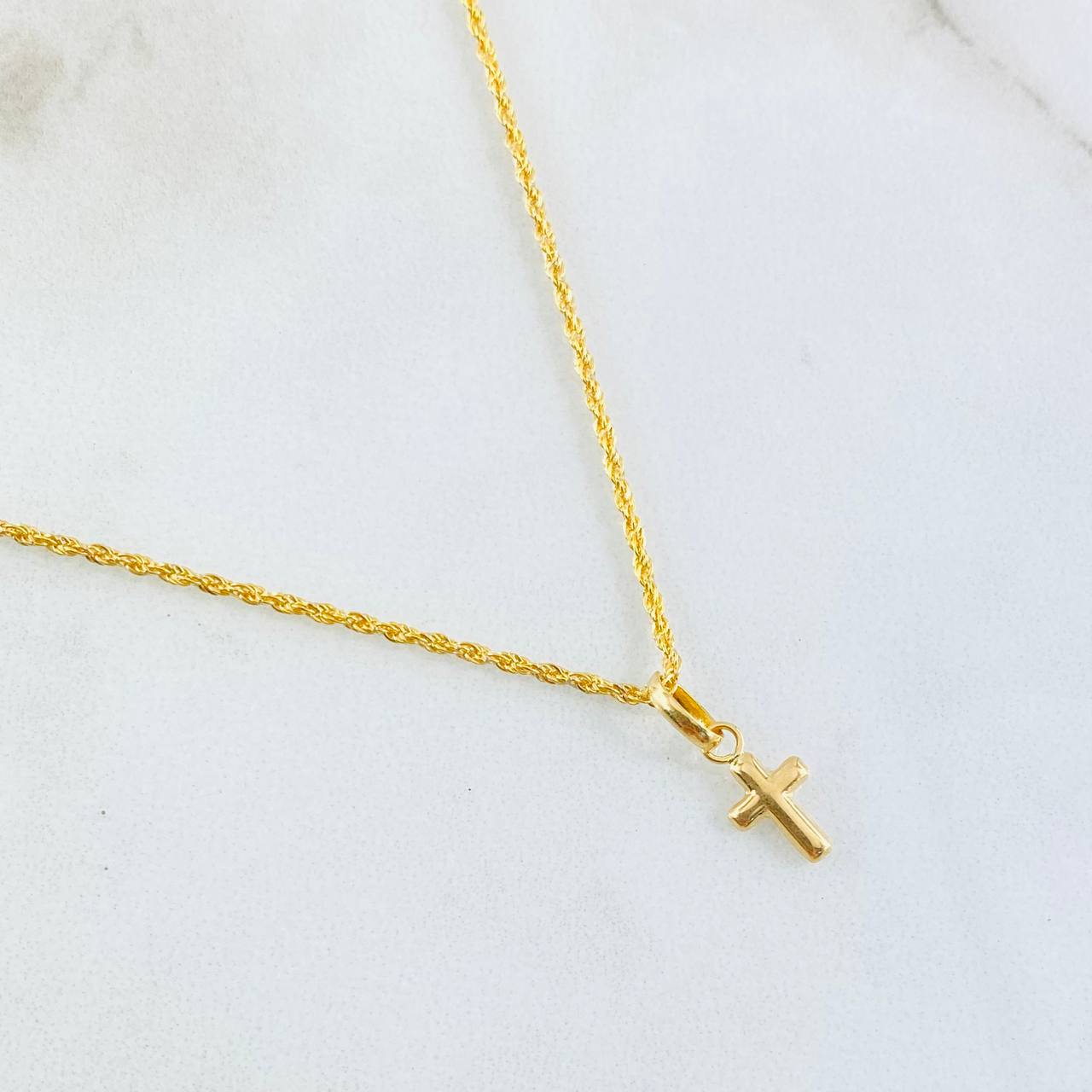 Set Cadena y Dije Lazo + Cruz 1.2gr / 17 3/4 in / Oro Amarillo 18K