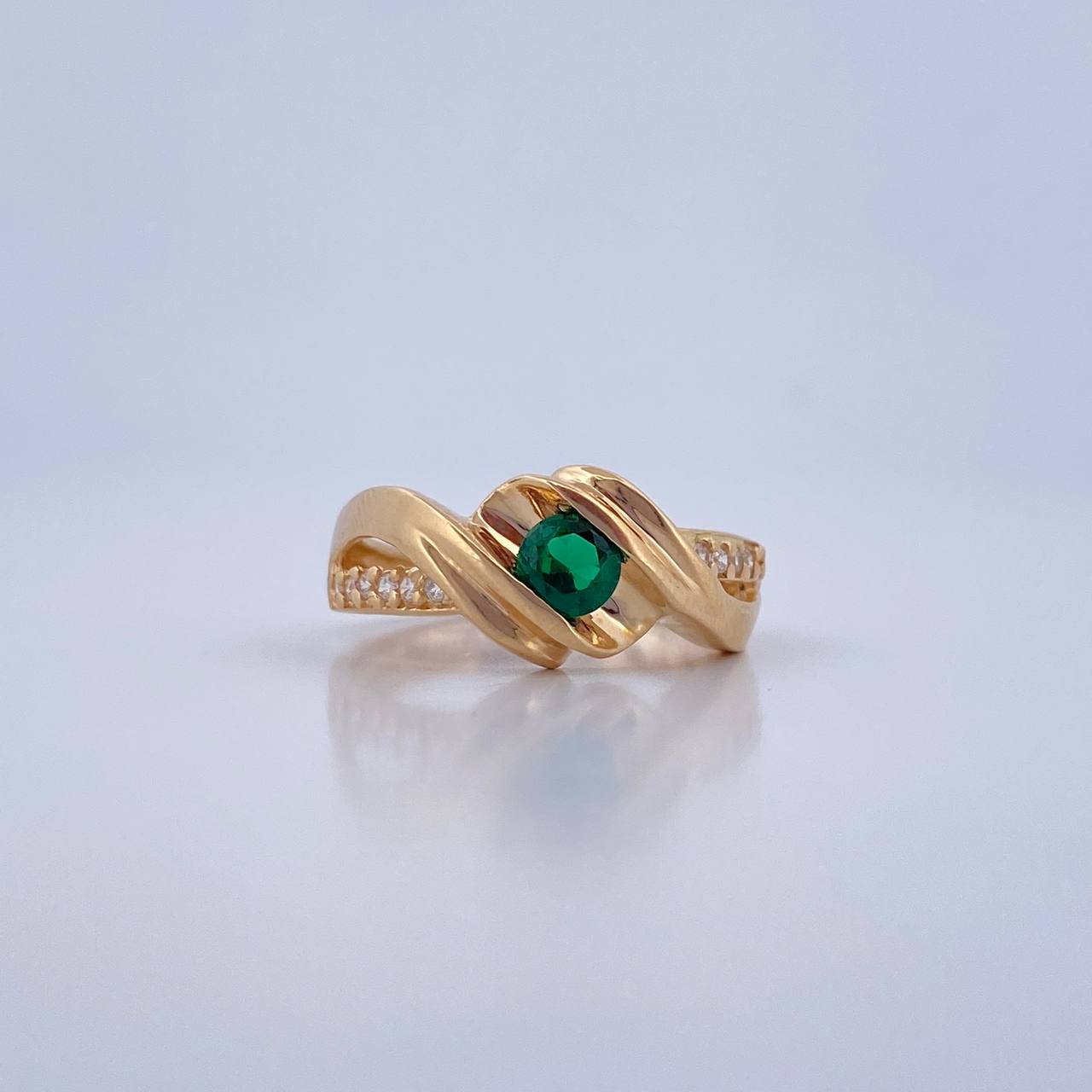 Anillo Solitario Churumbela Enrrollado 3.25gr / T7 / Circones Verde Blancos Oro Amarillo 18K $