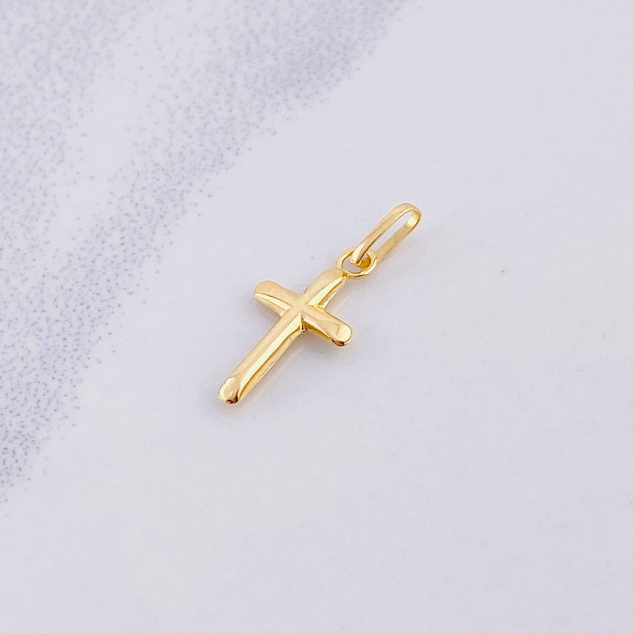 Dije Cruz Puntas Planas 0.2 g / 1/2 in Oro Amarillo 18K