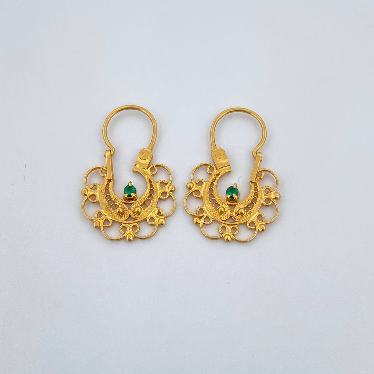 Candongas Reina 2.45gr / 2.3cm / Filigrana Circon Verde Oro Amarillo 18K &