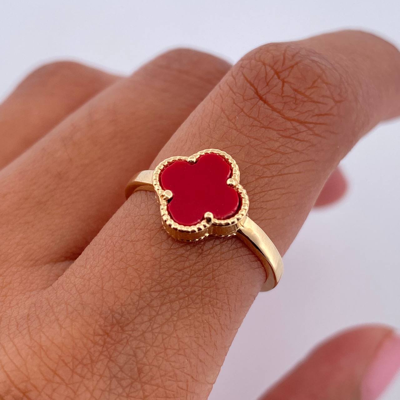 Anillo Trebol 2.1gr / T5 3/4 / Piedra Roja Oro Amarillo 18K &