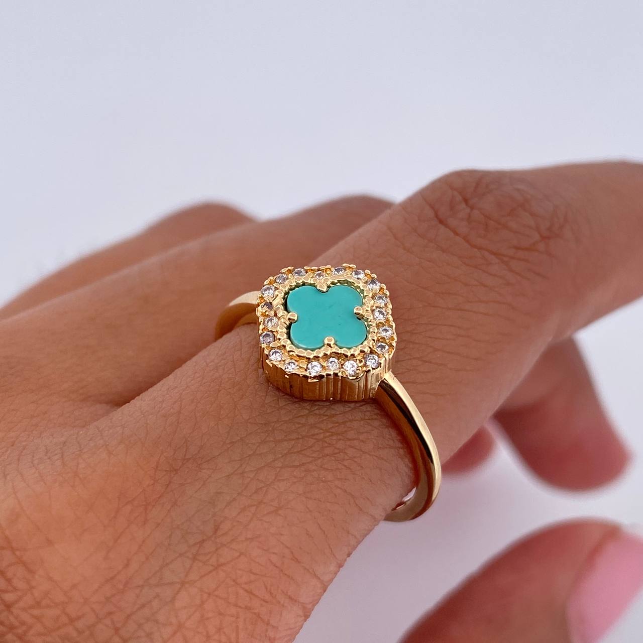 Anillo Trebol 2.75gr / T7 1/4 / Piedra Aguamarina Circones Blancos Oro Amarillo 18K &