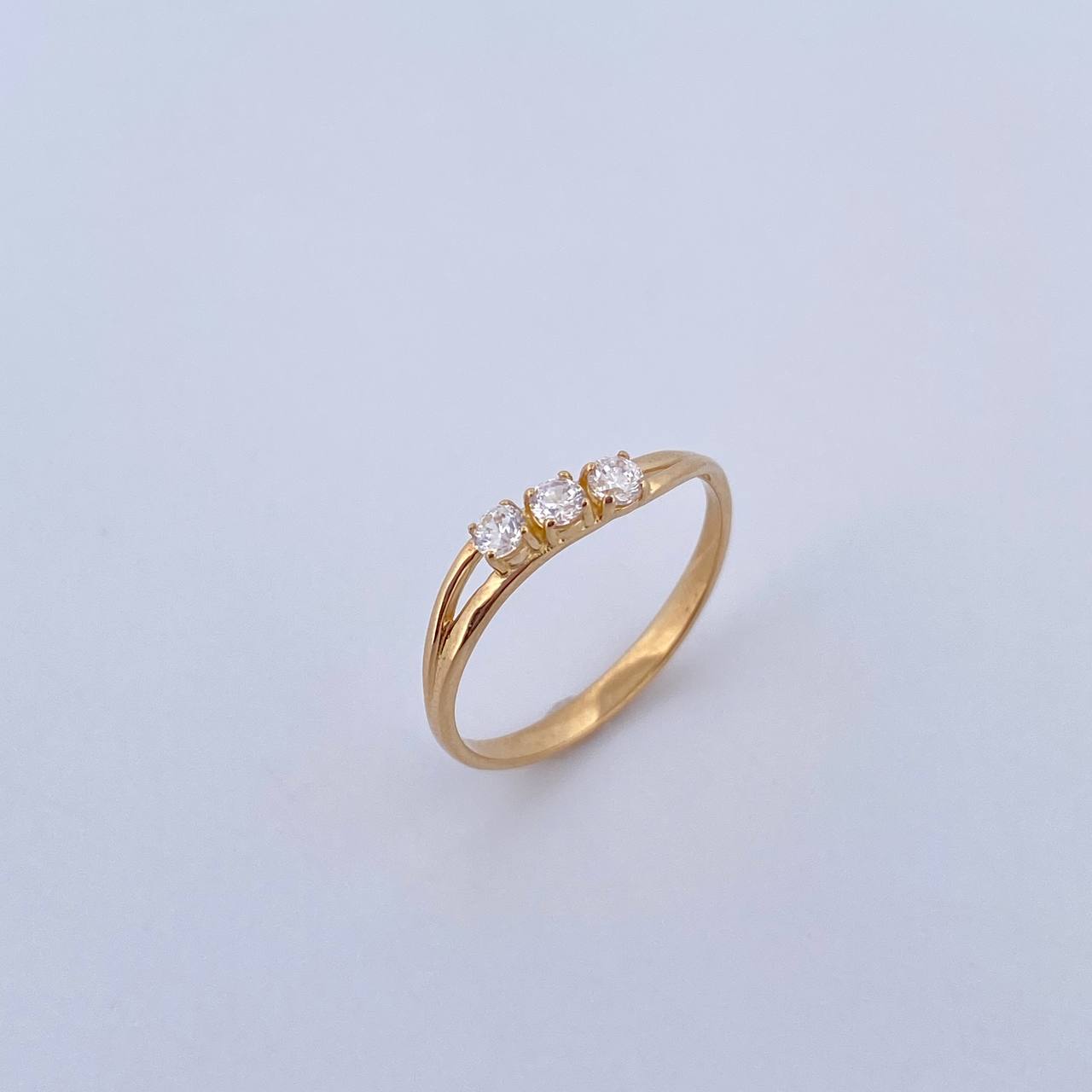 Trinity Ring 1.4gr / Size 5 1/2 / White Zircons 18K Yellow Gold &