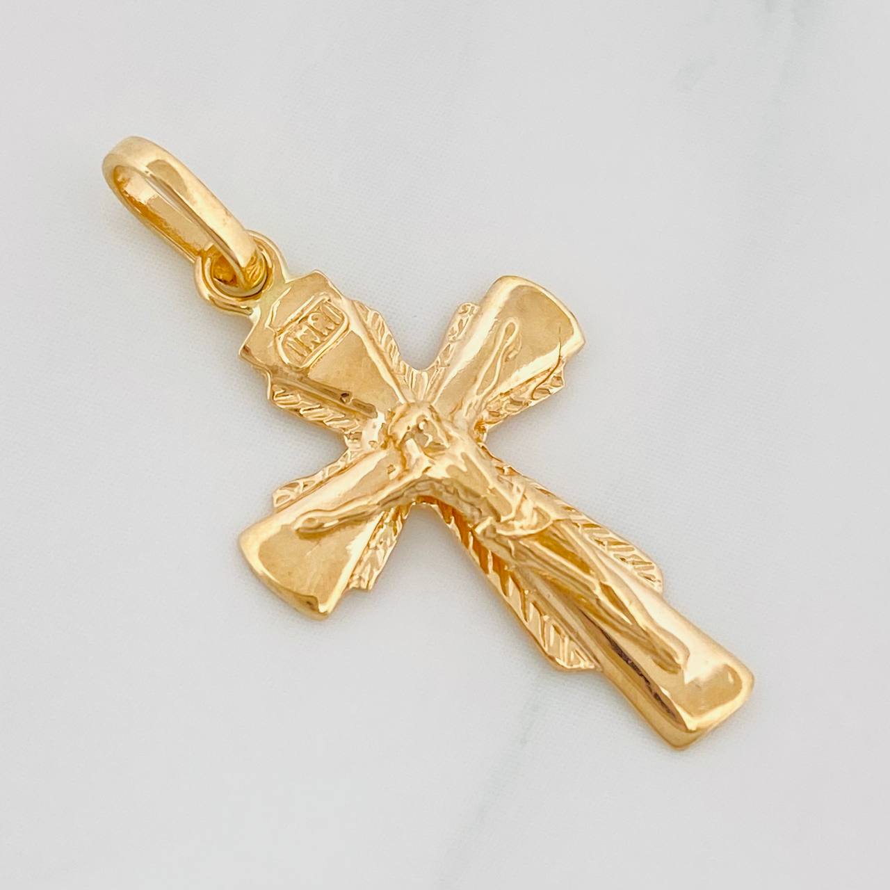 Dije Cruz Cristo 1.25g / 1 1/4 in Oro Amarillo 18K