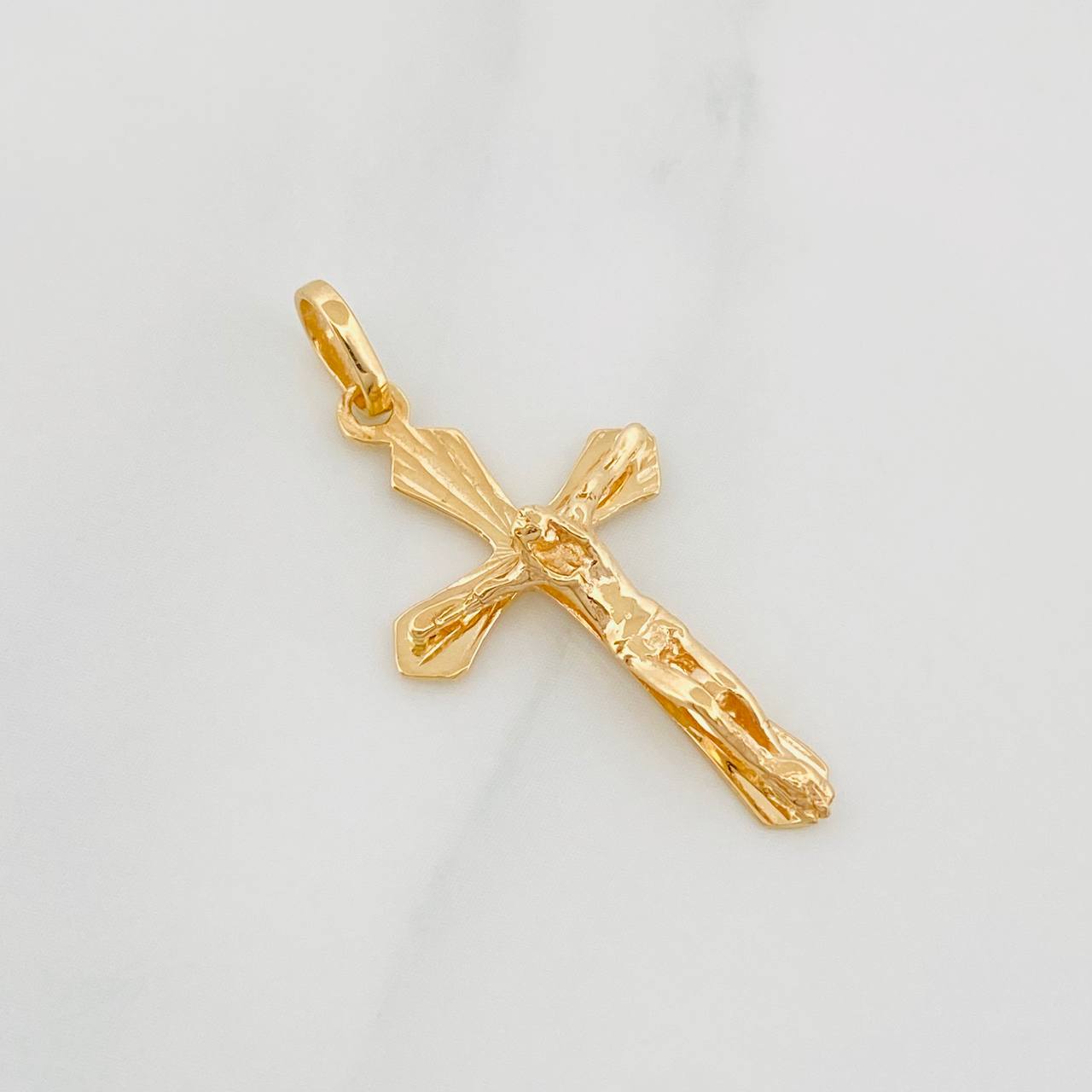 Pendant Cross Christ 1.6g / 1 1/4 in Yellow Gold 18K