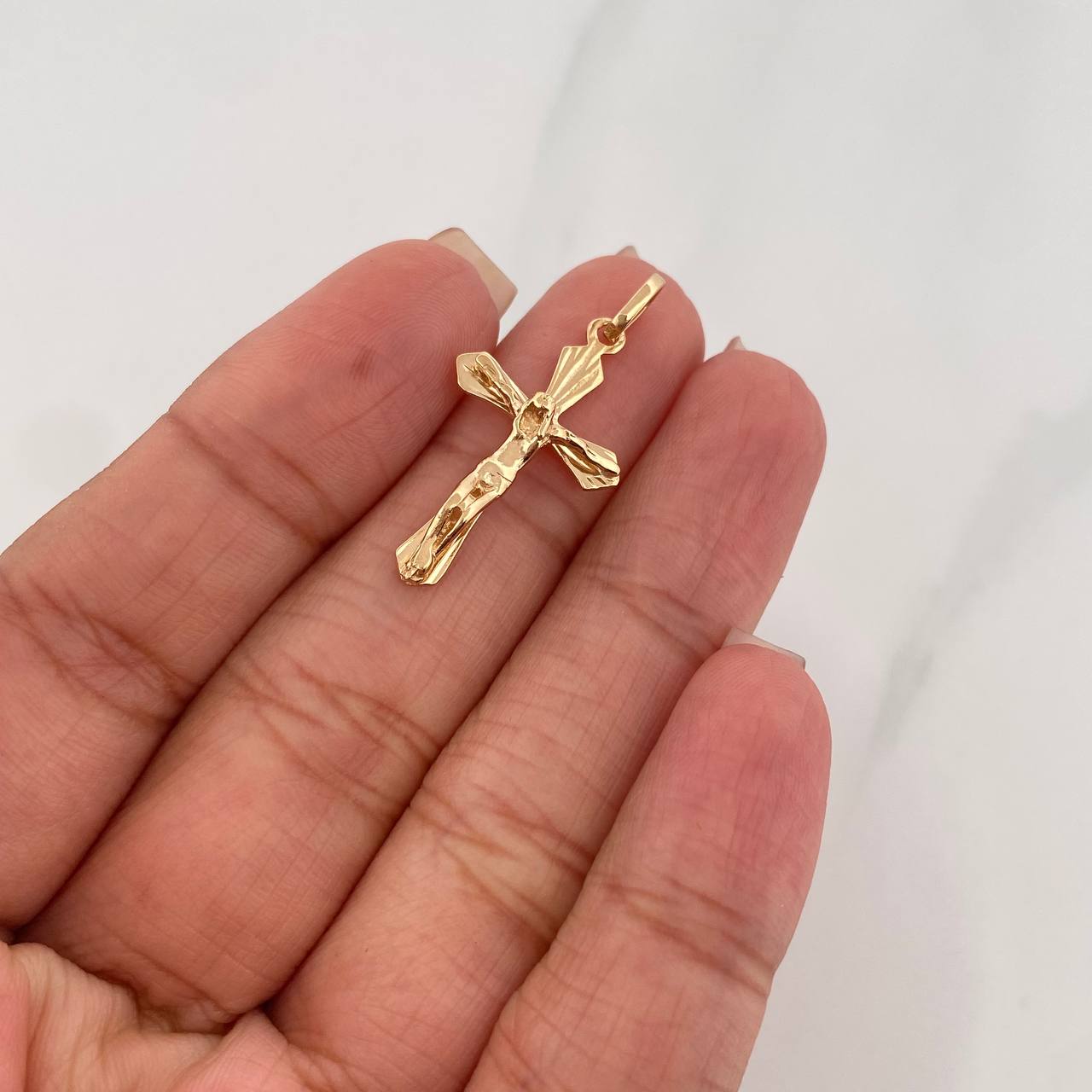 Pendant Cross Christ 1.6g / 1 1/4 in Yellow Gold 18K
