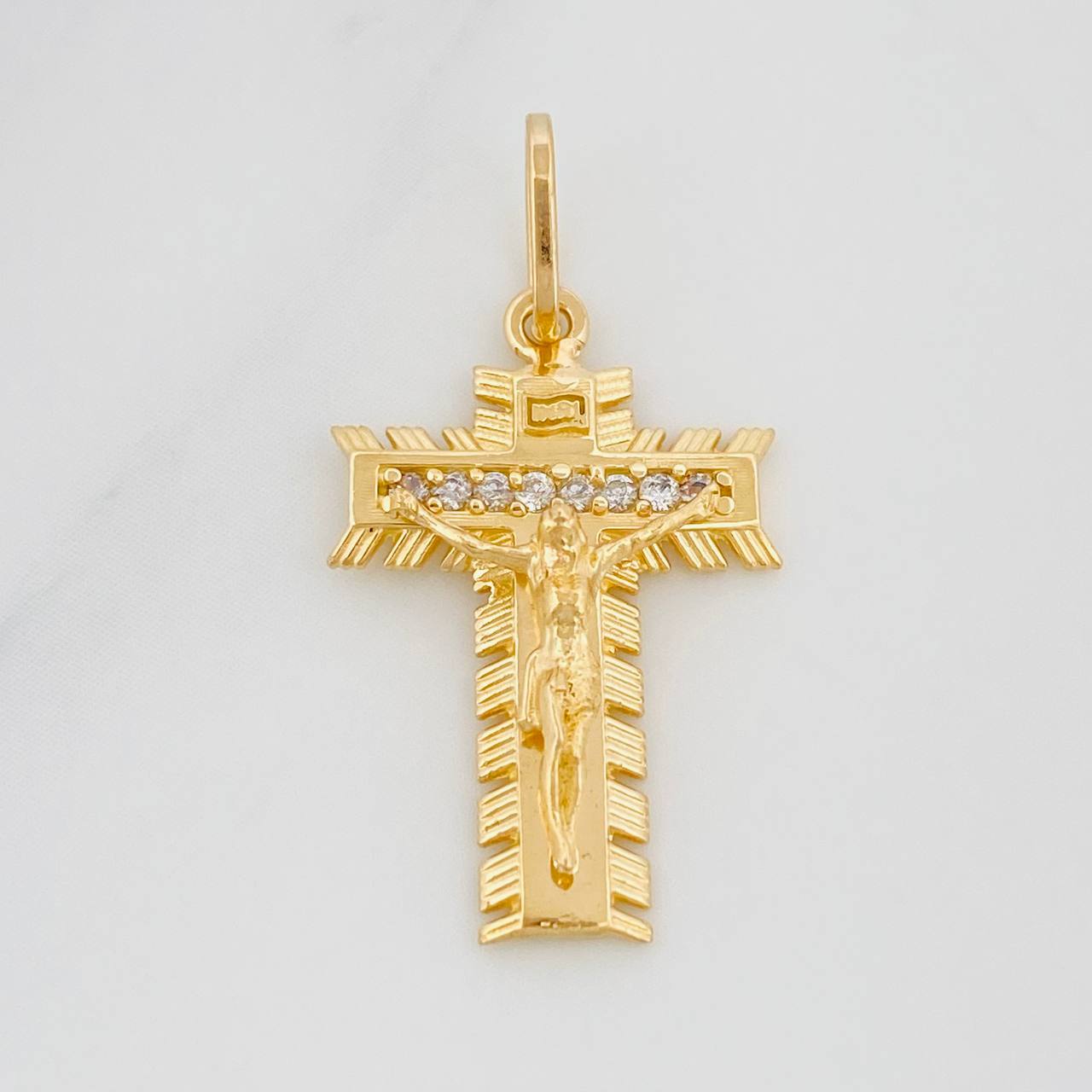 Dije Cruz Cristo  Milagroso 2.1g / 1 in Oro Amarillo 18K