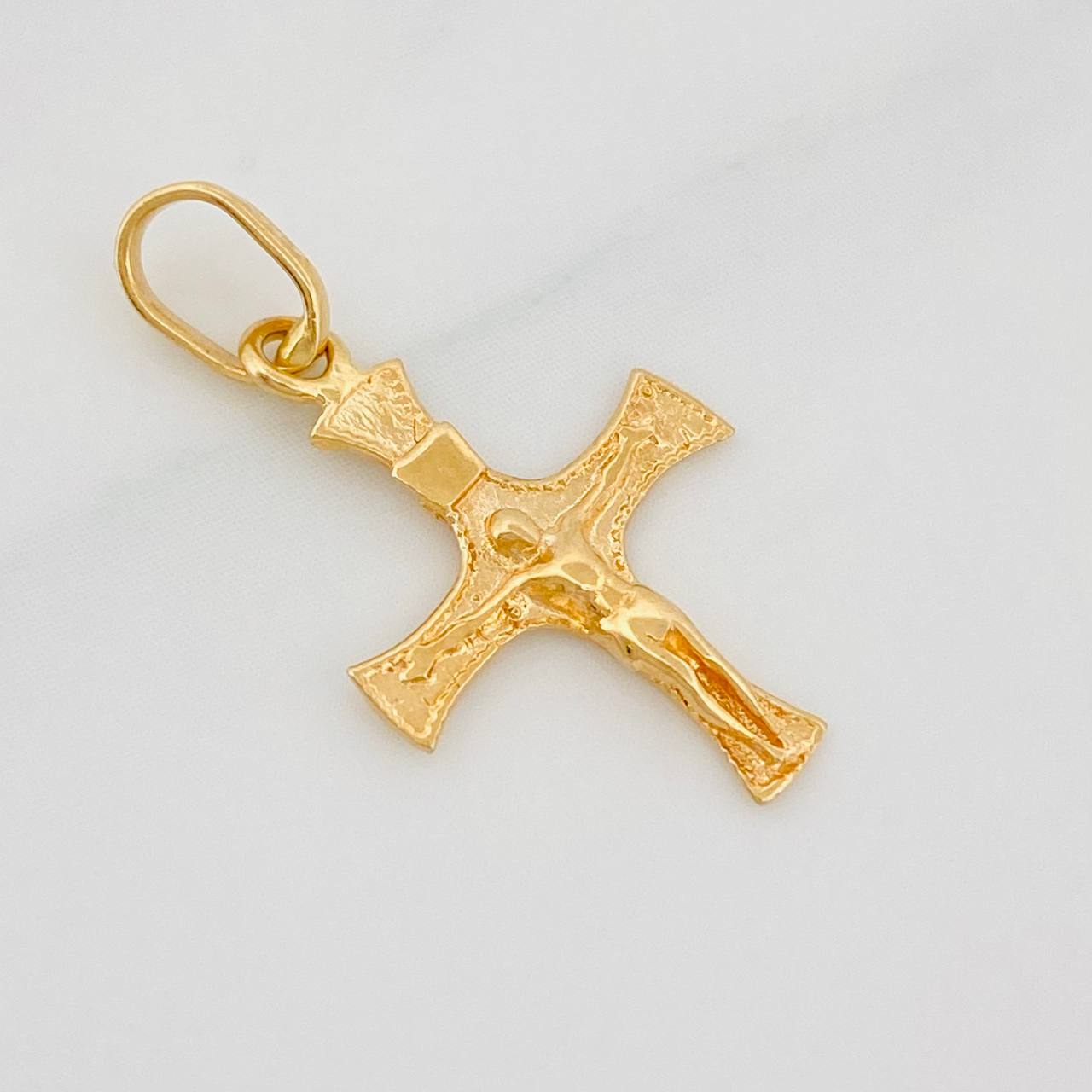 Pendant Cross Christ 0.75g / 1 in Yellow Gold 18K