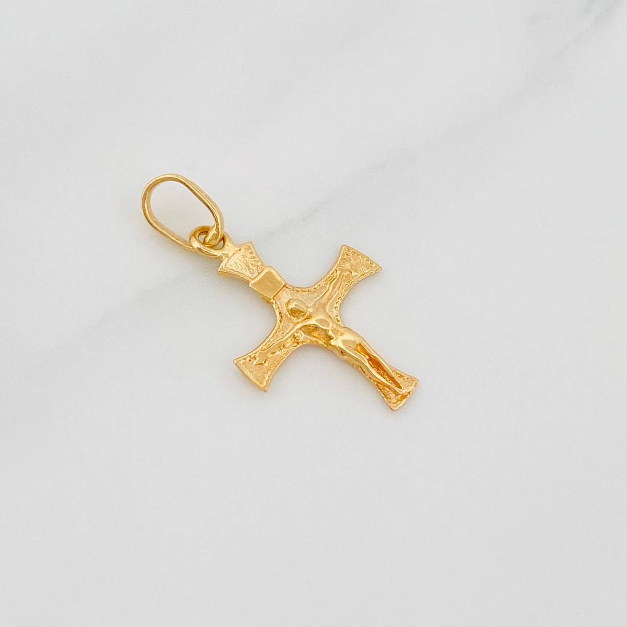 Pendant Cross Christ 0.75g / 1 in Yellow Gold 18K