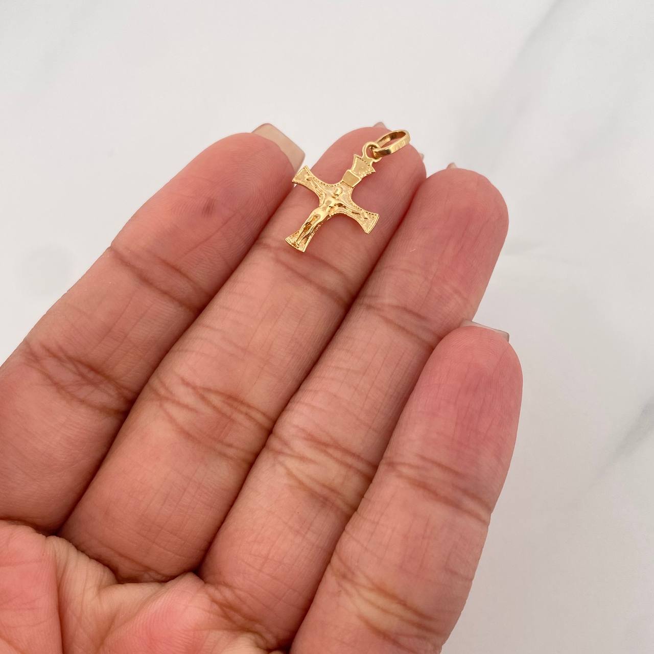 Pendant Cross Christ 0.75g / 1 in Yellow Gold 18K