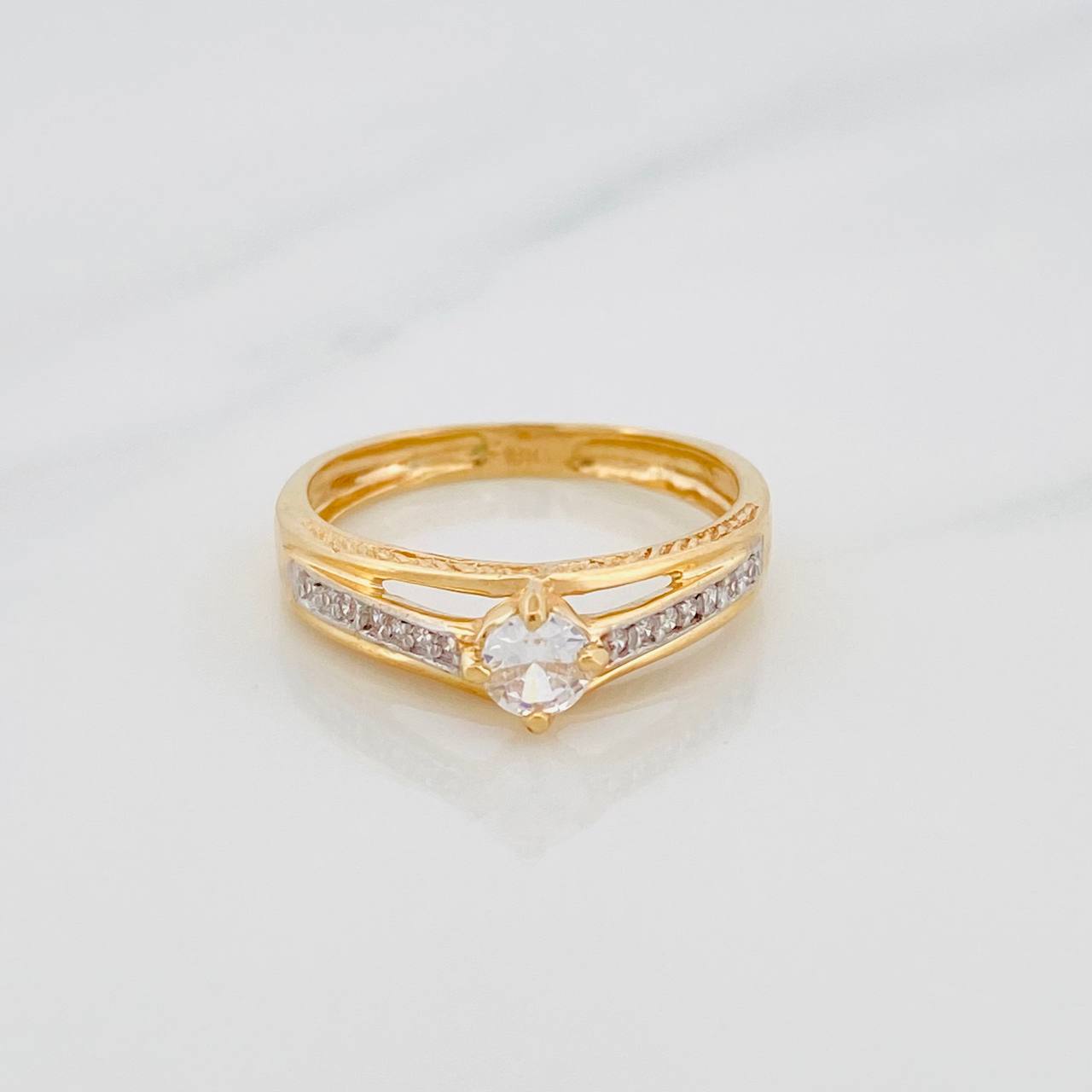 Solitaire Ring 2.2g / Size 6 1/2 Two-Tone Yellow White Gold 18K