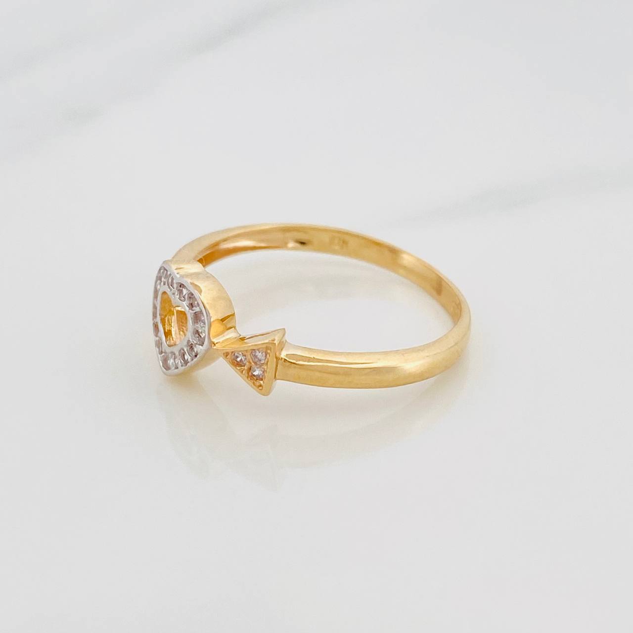 Anillo Corazón Flecha 1.85g / T7 Dos Oros Amarillo Blanco 18K