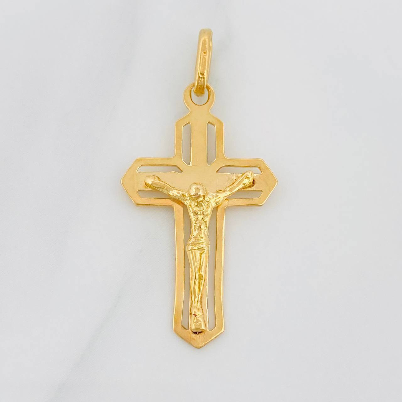 Dije Cruz Cristo 2.9g / 1 1/2 in Oro Amarillo 18K