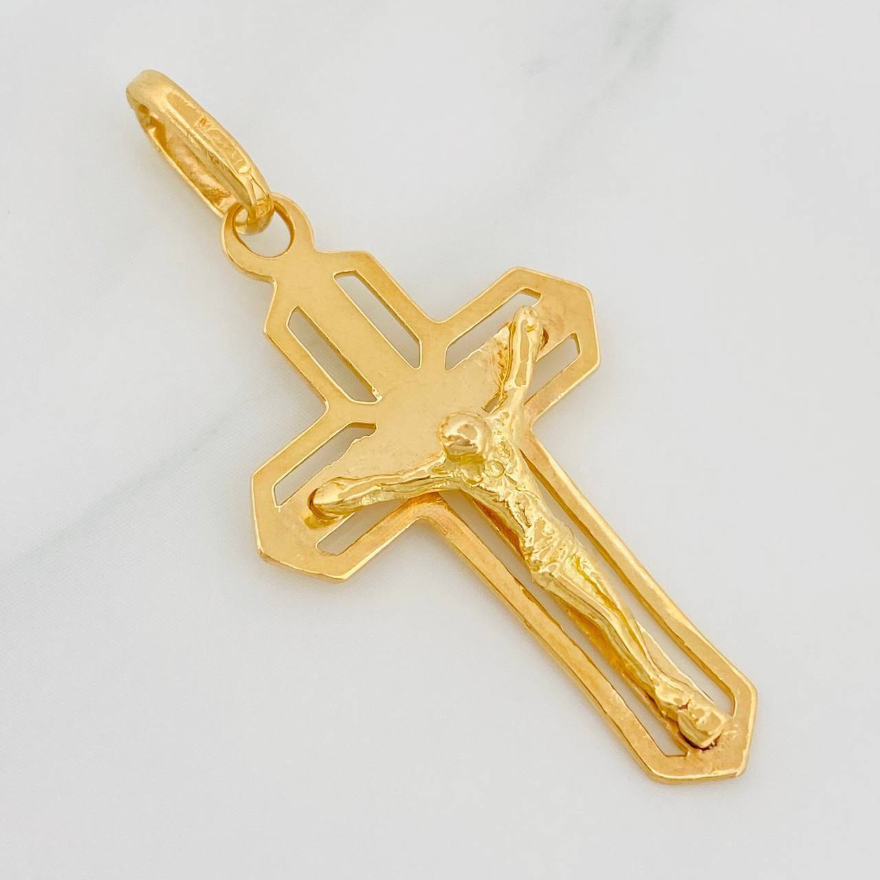 Dije Cruz Cristo 2.9g / 1 1/2 in Oro Amarillo 18K