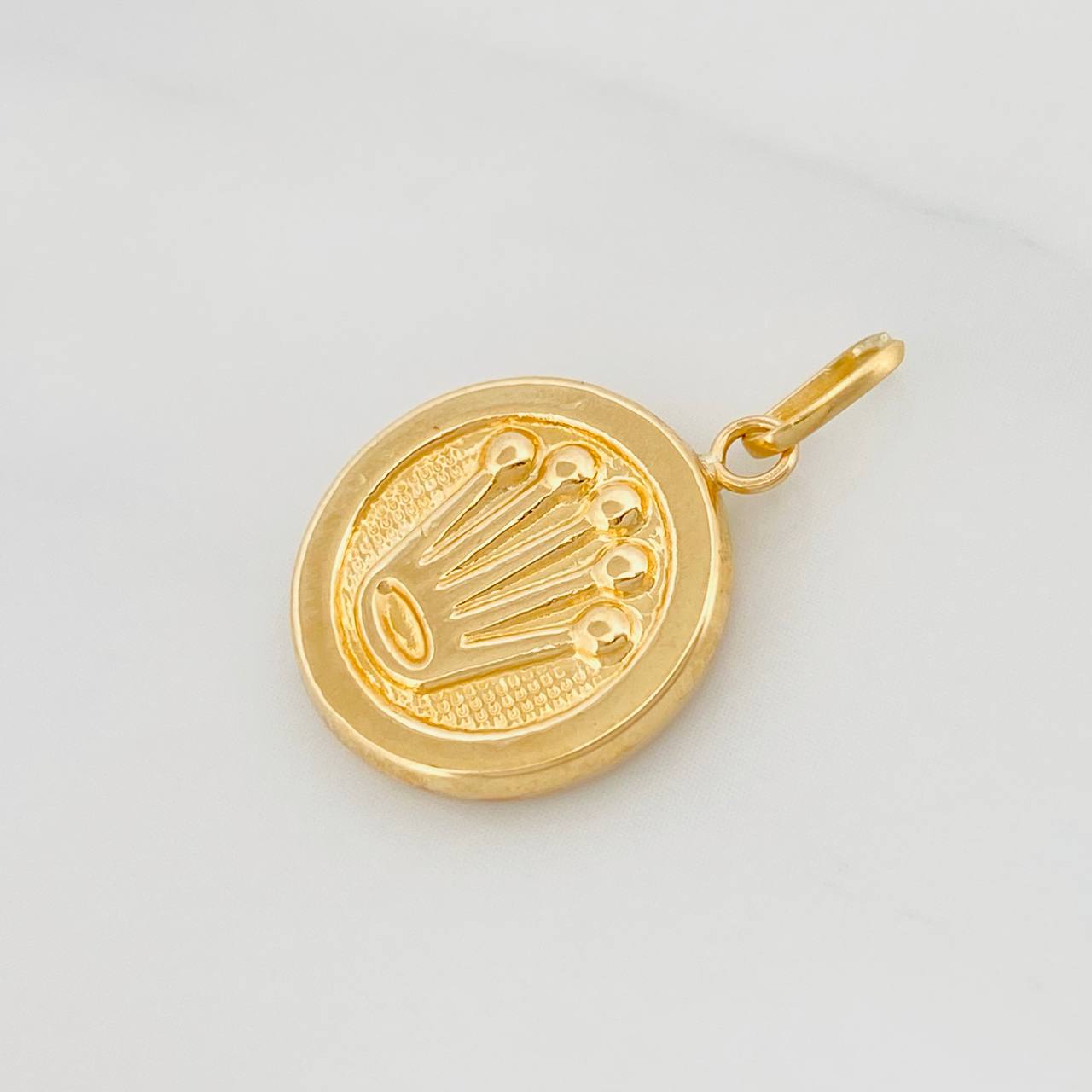Dije Corona Circular 0.9g / 3/4 in Oro Amarillo 18K