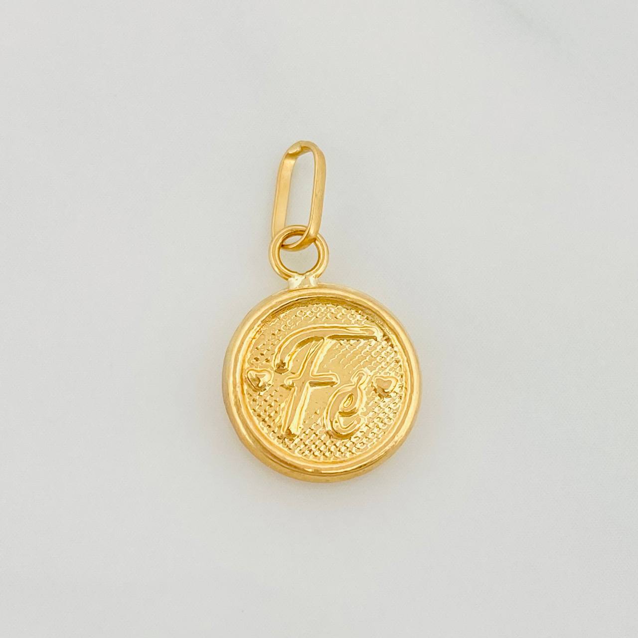 Dije Fe 0.55g / 3/4 in Oro Amarillo 18K