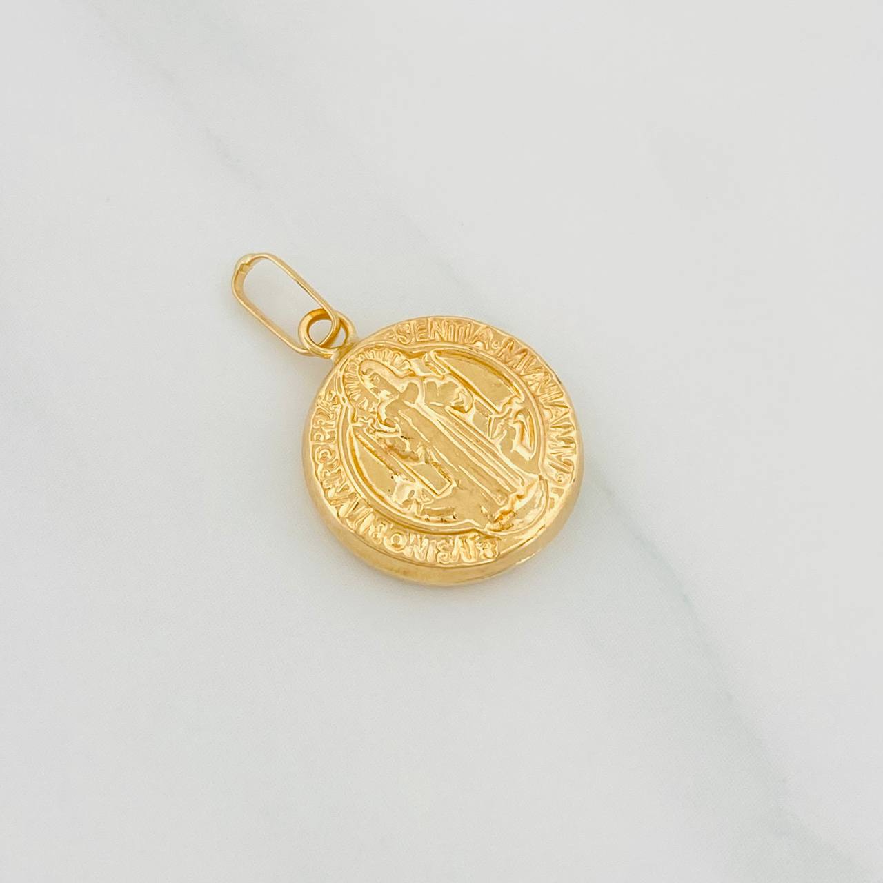 Dije Medalla San Benito 0.75g / 3/4 in Oro Amarillo 18K