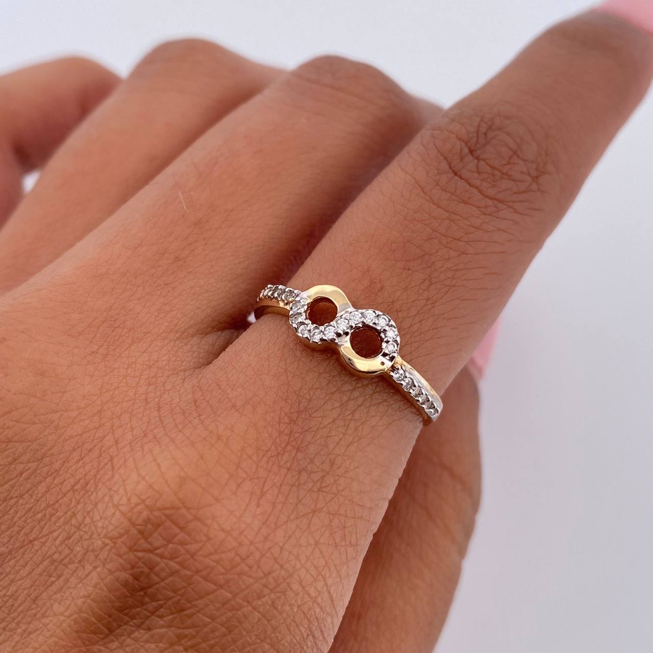 Infinity Ring 1.55gr / Size 6 / 18K Gold $