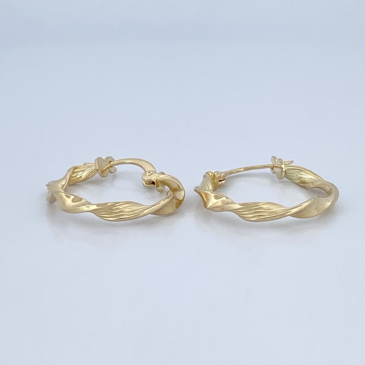 Hoop Earrings Jenn 1.25gr / 2.2cm / 18K Gold &