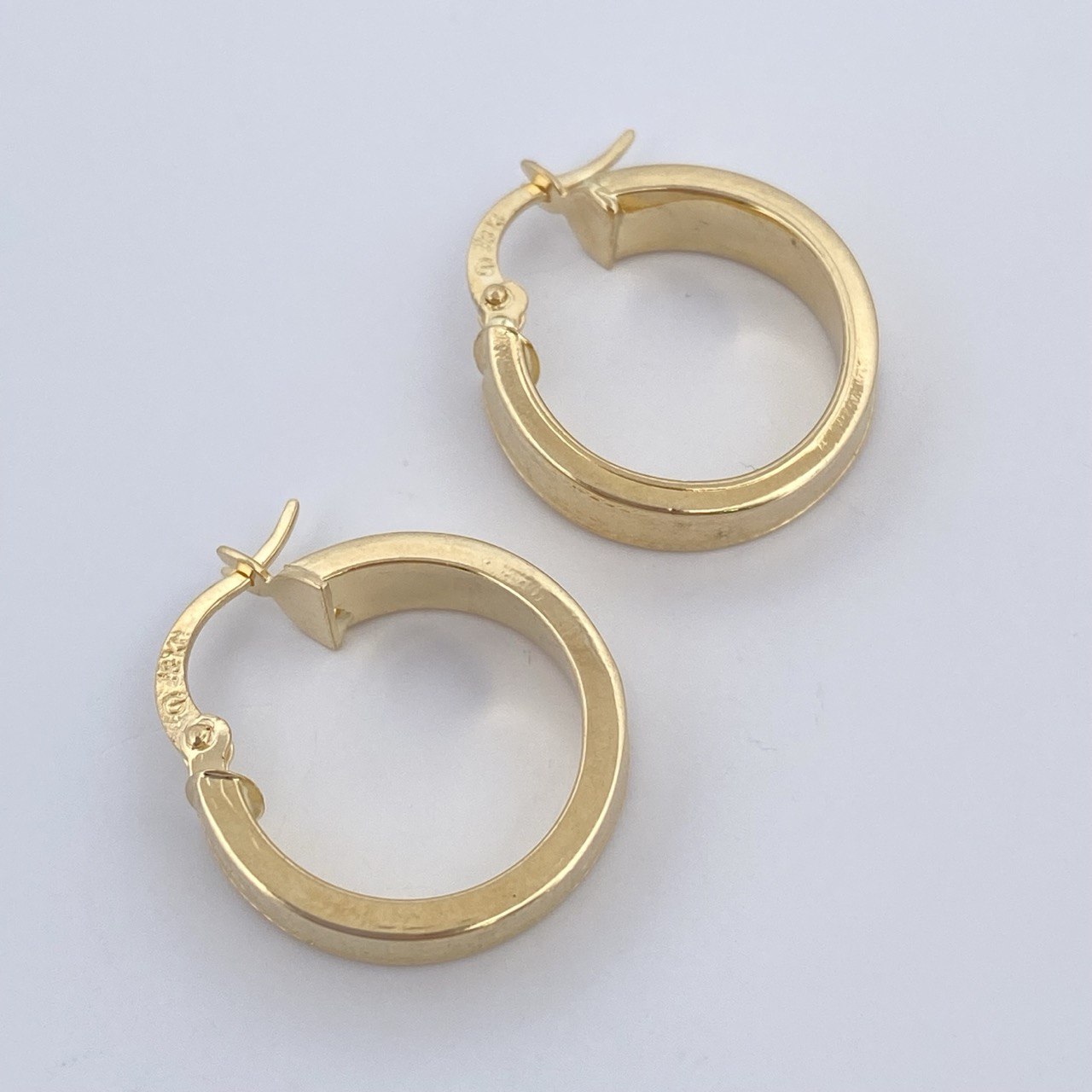 Hoop Earrings 2.25gr / 0.8in / 18K Gold &