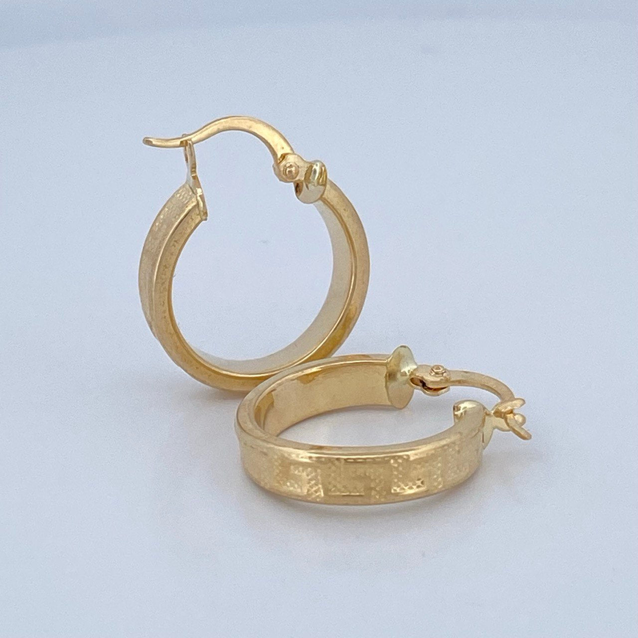 Hoop Earrings 2.25gr / 0.8in / 18K Gold &