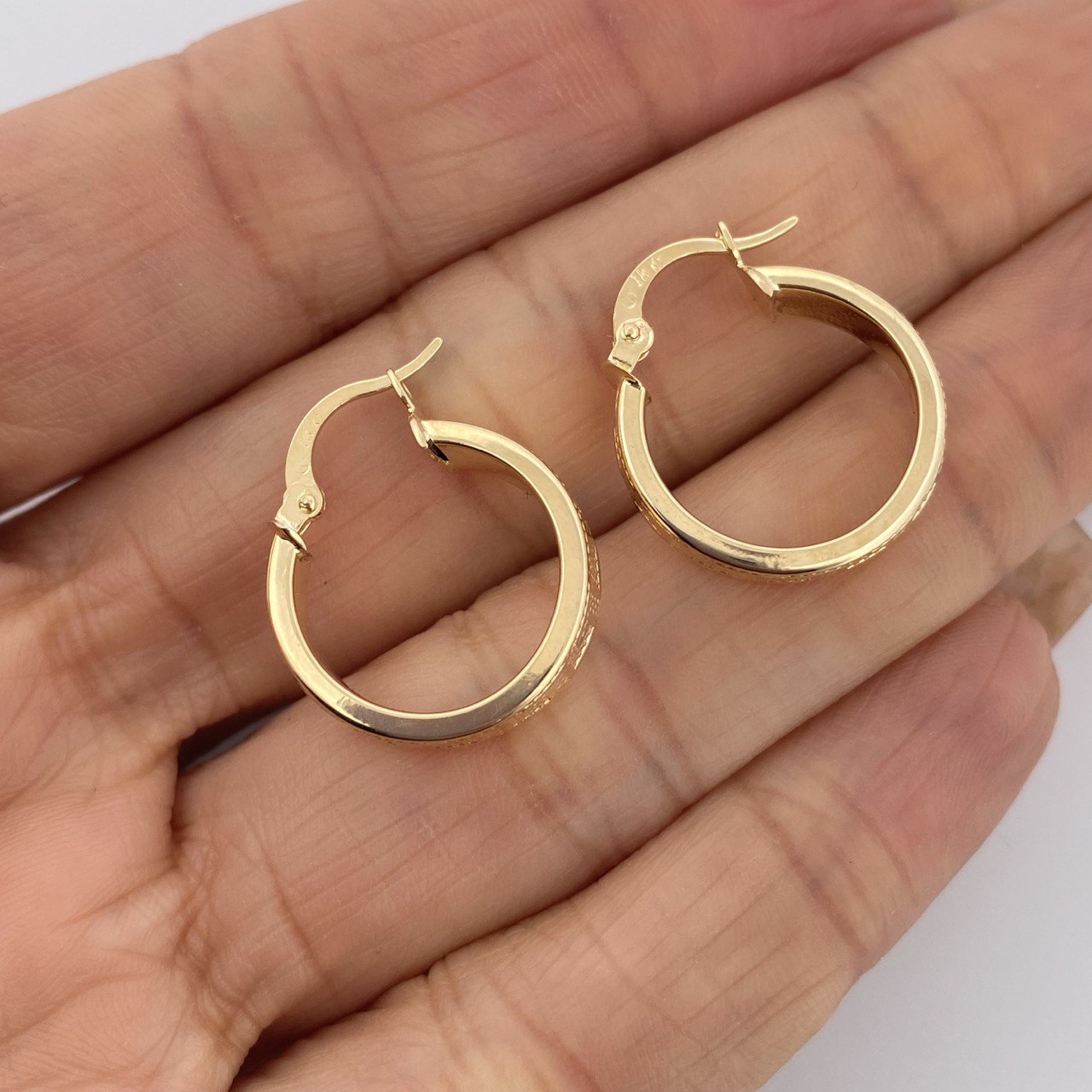 Hoop Earrings 2.25gr / 0.8in / 18K Gold &