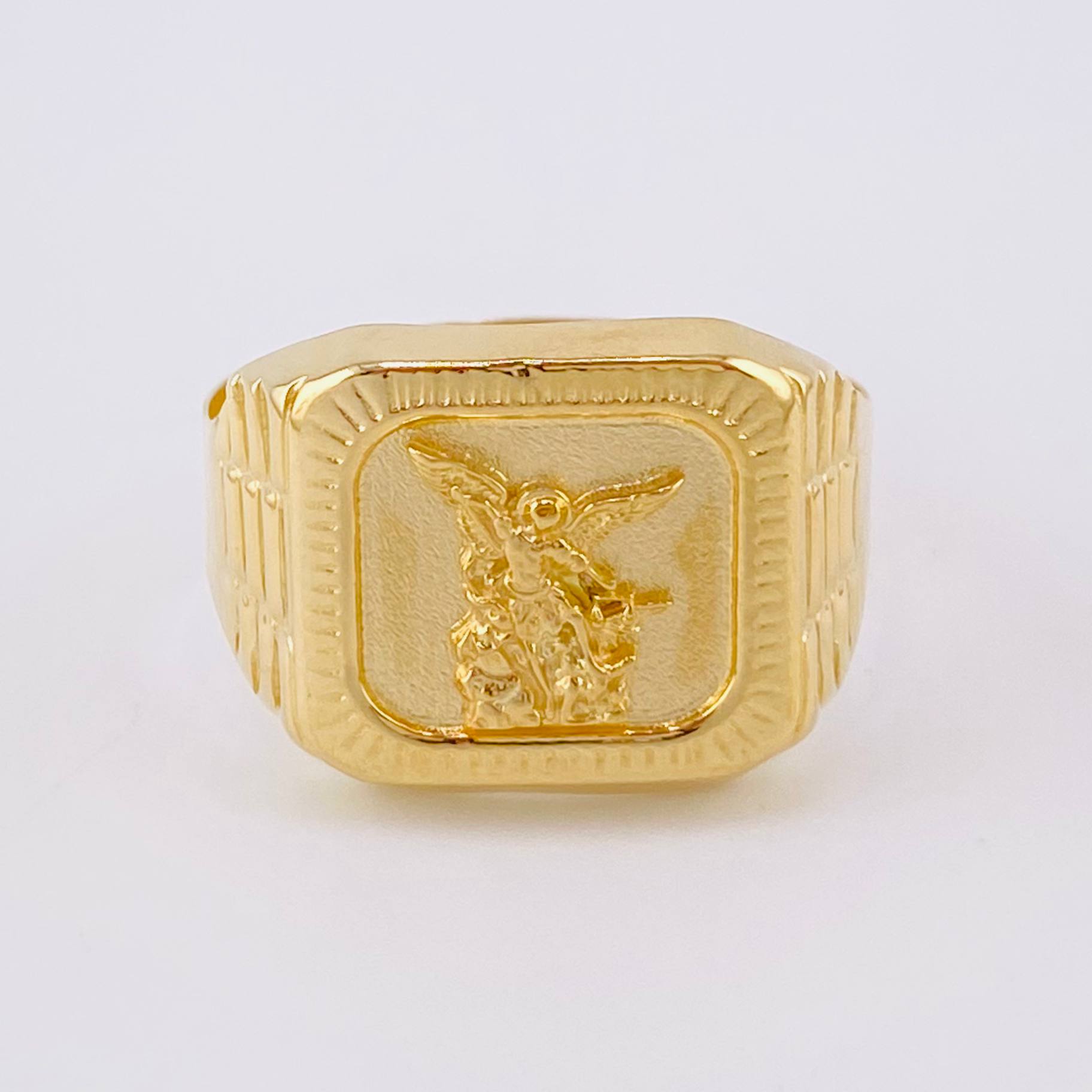 San Miguel Bordered Signet Ring 3.7g / Size 10 3/4 Yellow Gold 18K