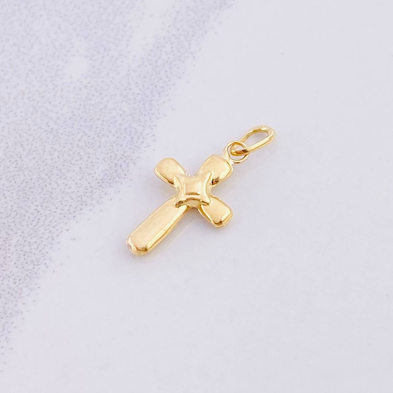 Star Cross Pendant 0.35g / 3/4 in 18K Yellow Gold