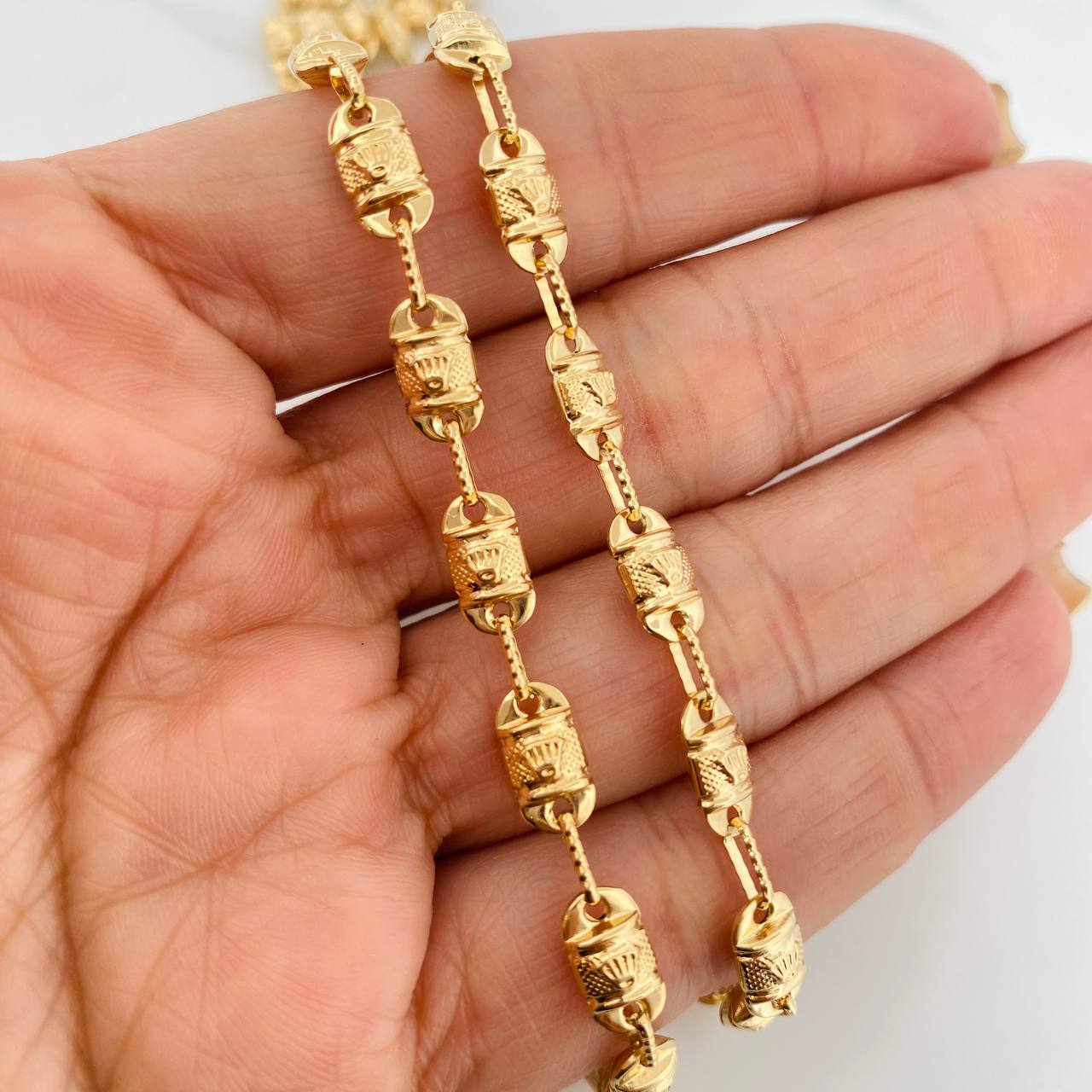 Rustic Crown Chain 16.55g / 24 1/2 in / 5.35mm 18K Yellow Gold