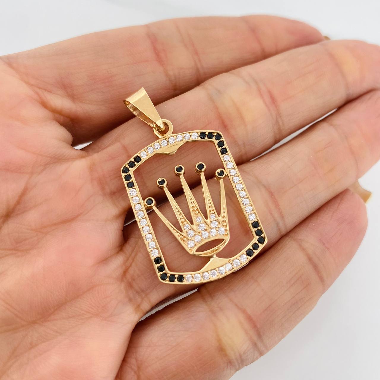 Dije Medalla Corona 3.95g / 1 1/2 in Oro Amarillo 18K