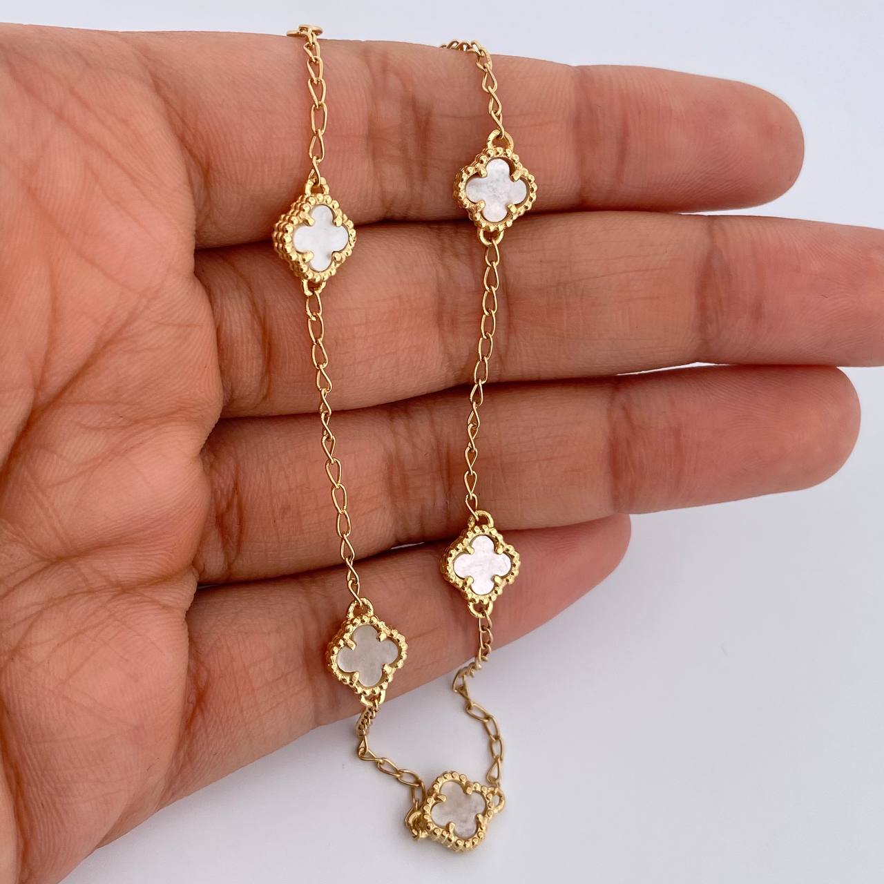 Tobillera Espiga Trebol  5.2gr / 22.7cm-24cm / 1.3mm Nacar Blanco Oro Amarillo 18K $
