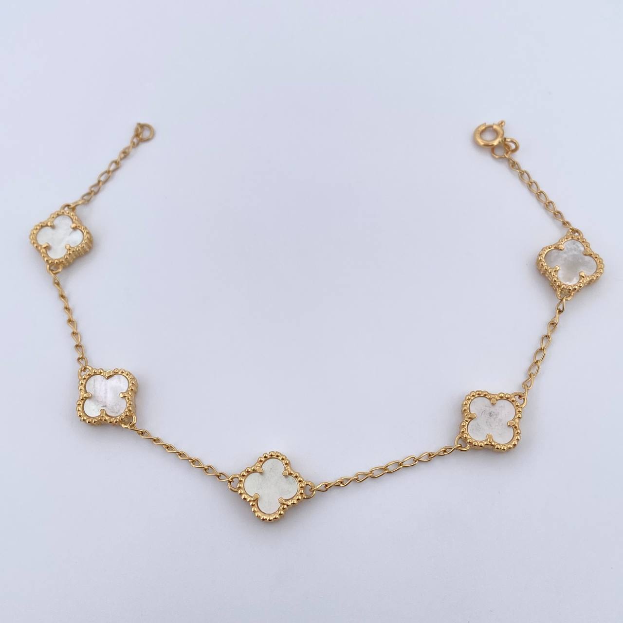 Pulso Espiga Trebol 6.45gr / 19cm / 1.6mm Nacar Blanco Oro Amarillo 18K $