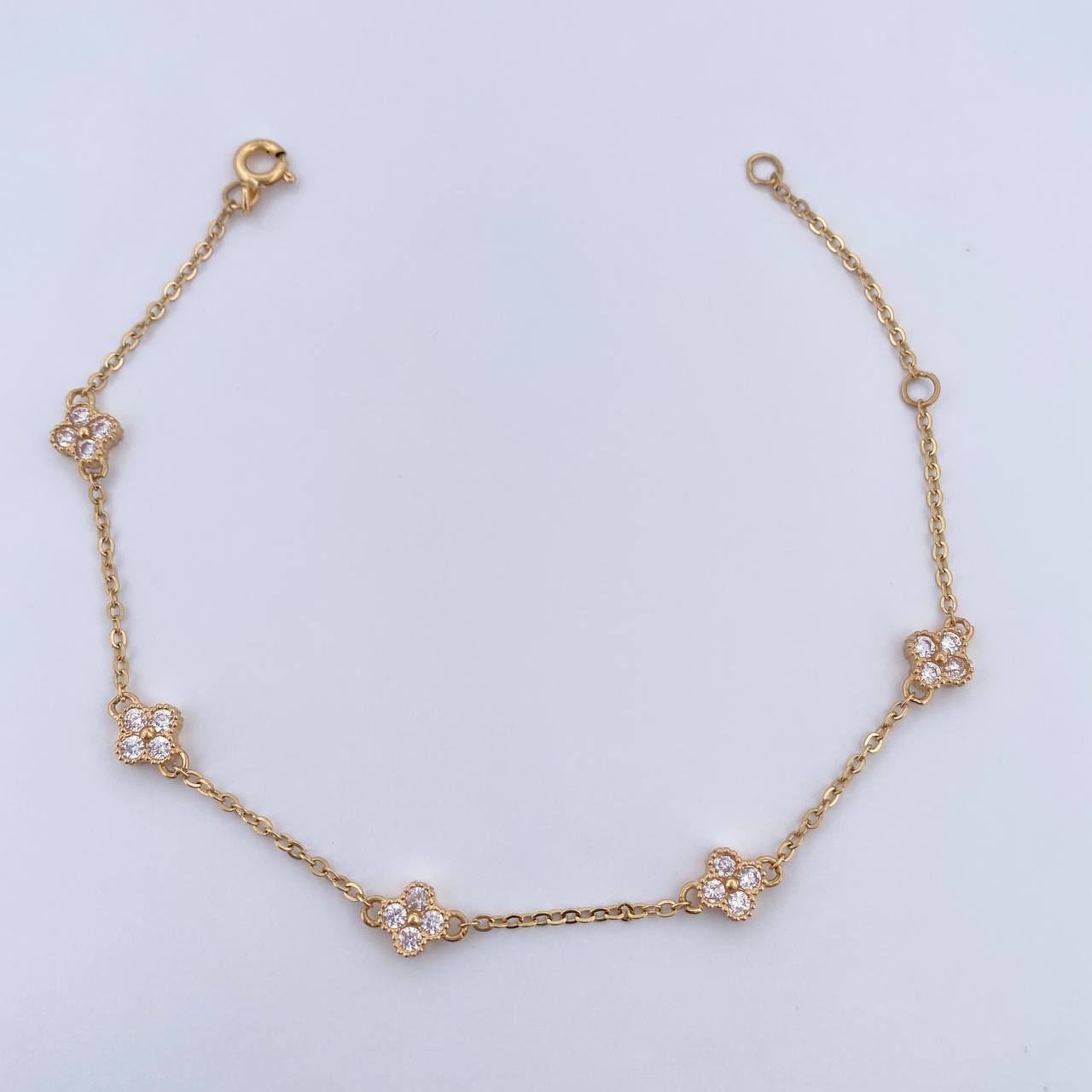 Pulso Aro Seguido Trebol 3.2gr / 17.5cm-20cm / 1.2mm Circones Blancos Oro Amarillo 18K $