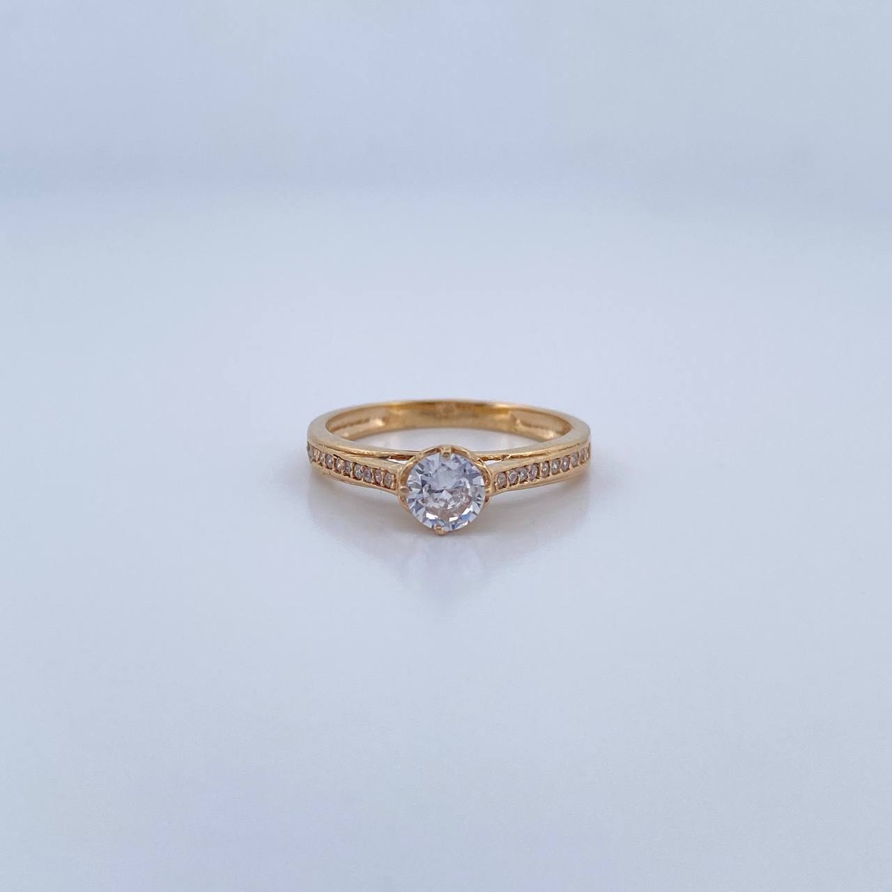 Solitaire Ring Churumbela 2.5gr / Size 7 / 18K Gold &