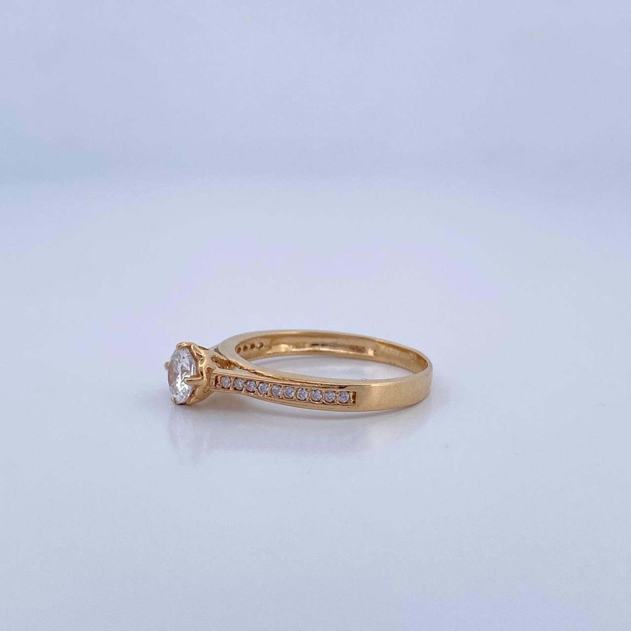 Solitaire Ring Churumbela 2.5gr / Size 7 / 18K Gold &