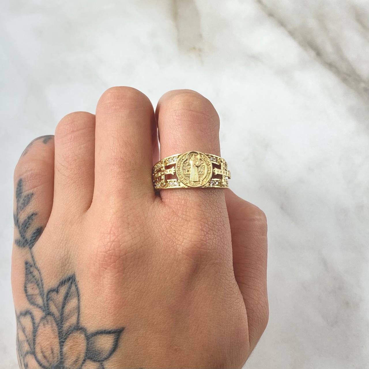San Benito Ring Cold Crosses 5.75gr / Size 9 3/4 / 18K Gold ©