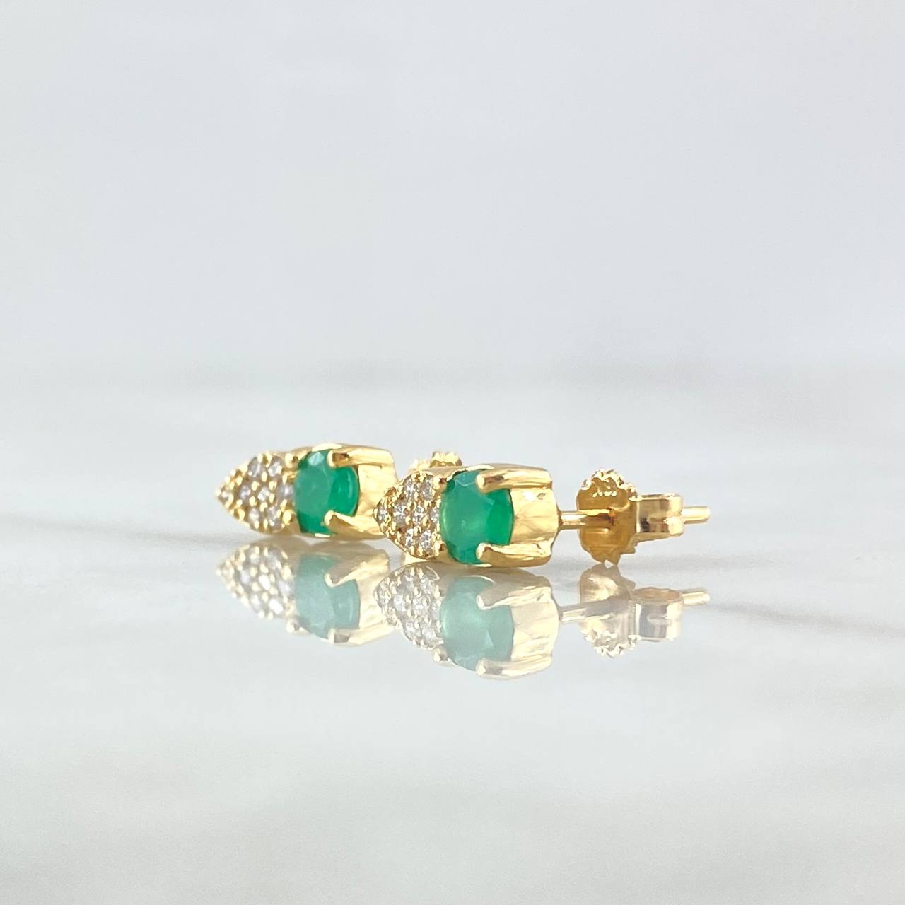 Stud Earrings Petal Box 2.5gr / 1.2cm / 4.5mm 66 pts Emeralds - 30 pts White Diamonds 18K Yellow Gold (Jewel) *