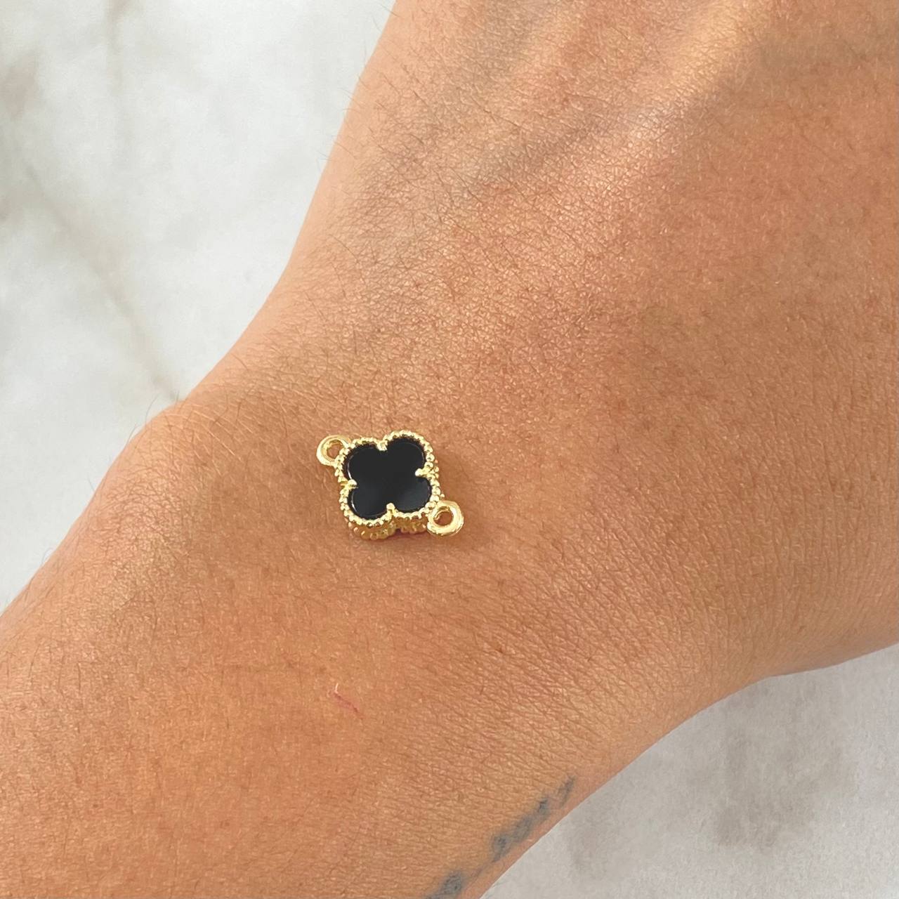 Charm Clover VCyA 0.95gr / 2cm / Black Onyx Dotted 18K Yellow Gold